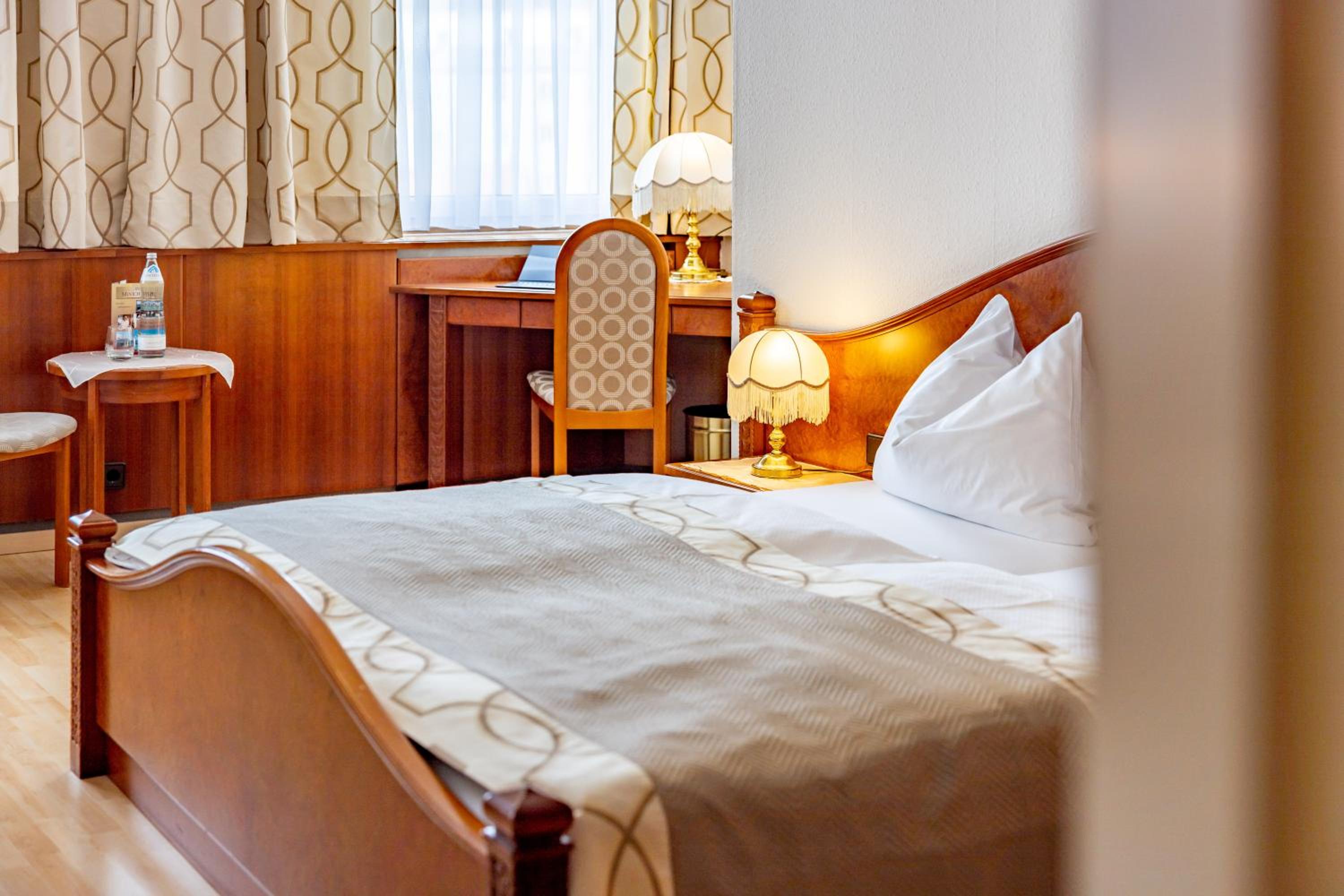 Business Double Room - Photo 8