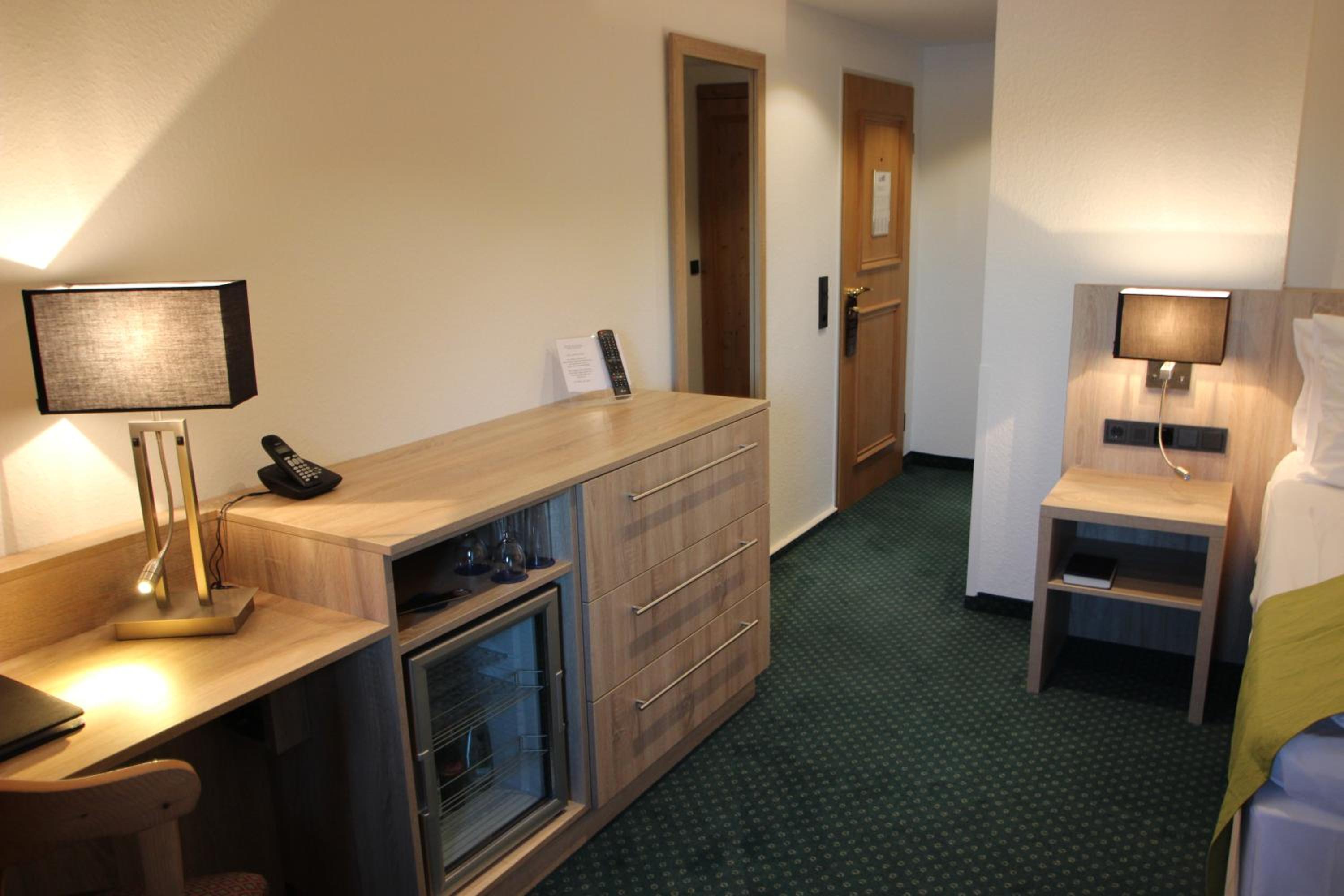 Deluxe Double Room with Shower - Photo 2