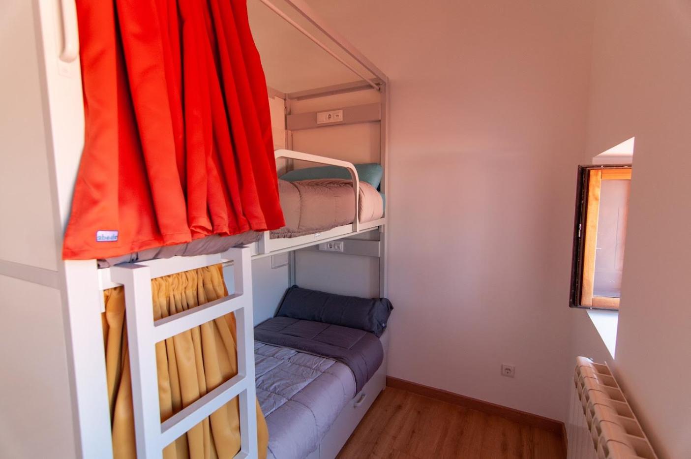 Single Bed in Dormitory Room photo 3