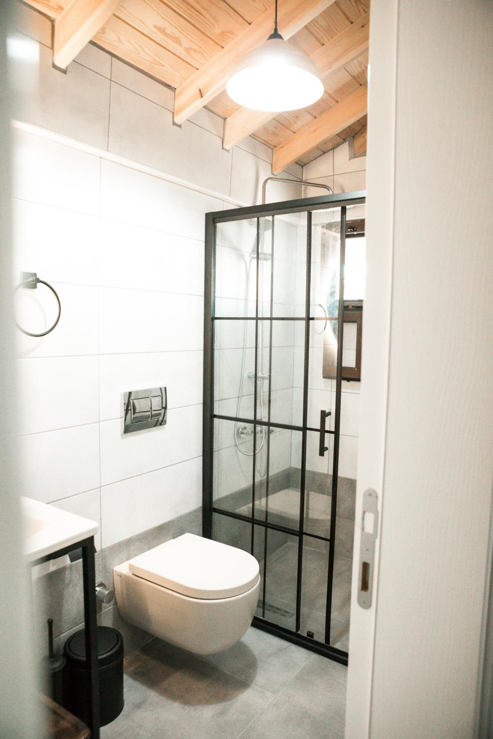 Double Room with Balcony - Photo 6