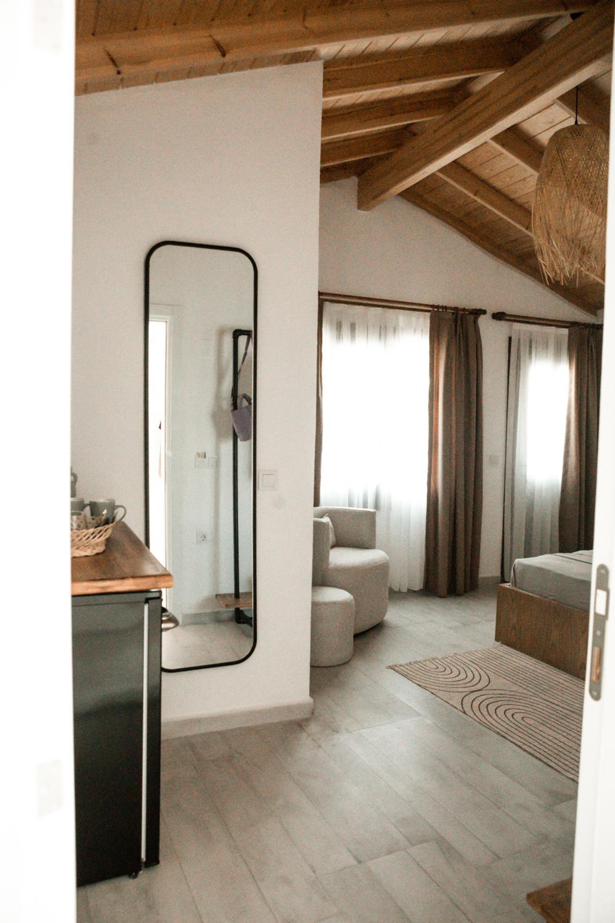 Double Room with Balcony - Photo 7