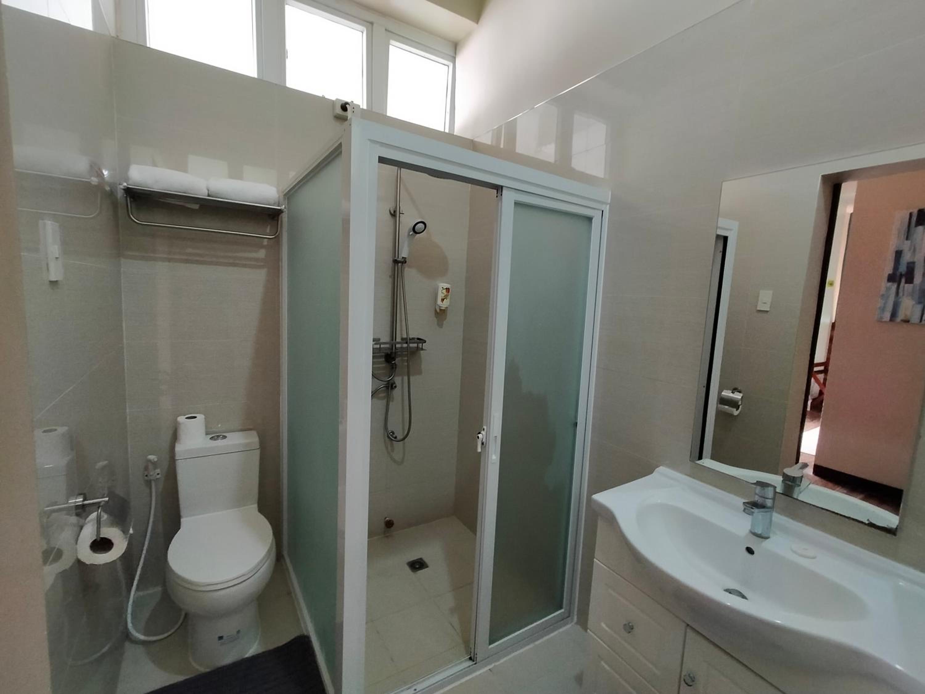 The Grange corner room - Photo 8
