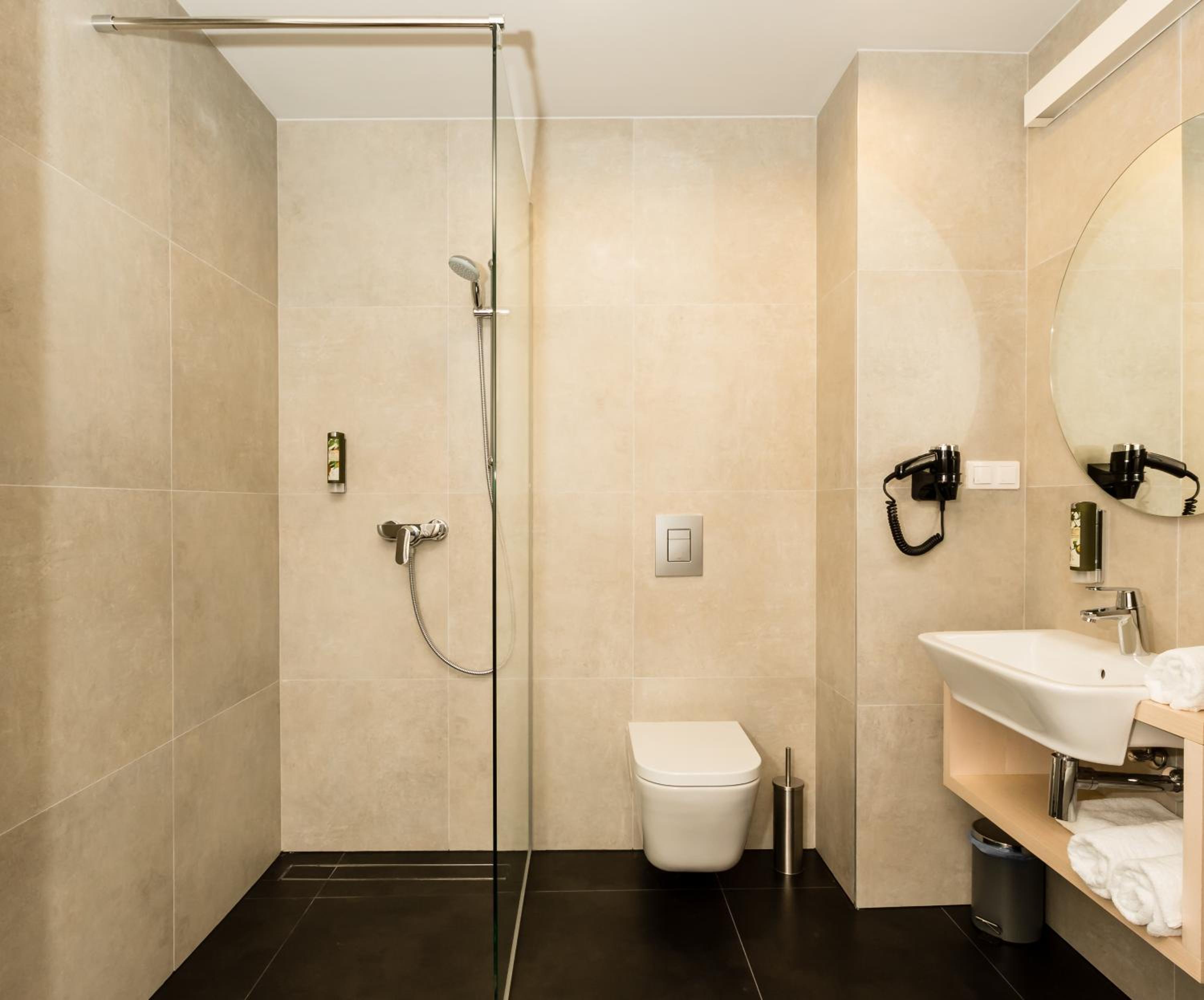 Deluxe Double or Twin Room - Photo 4