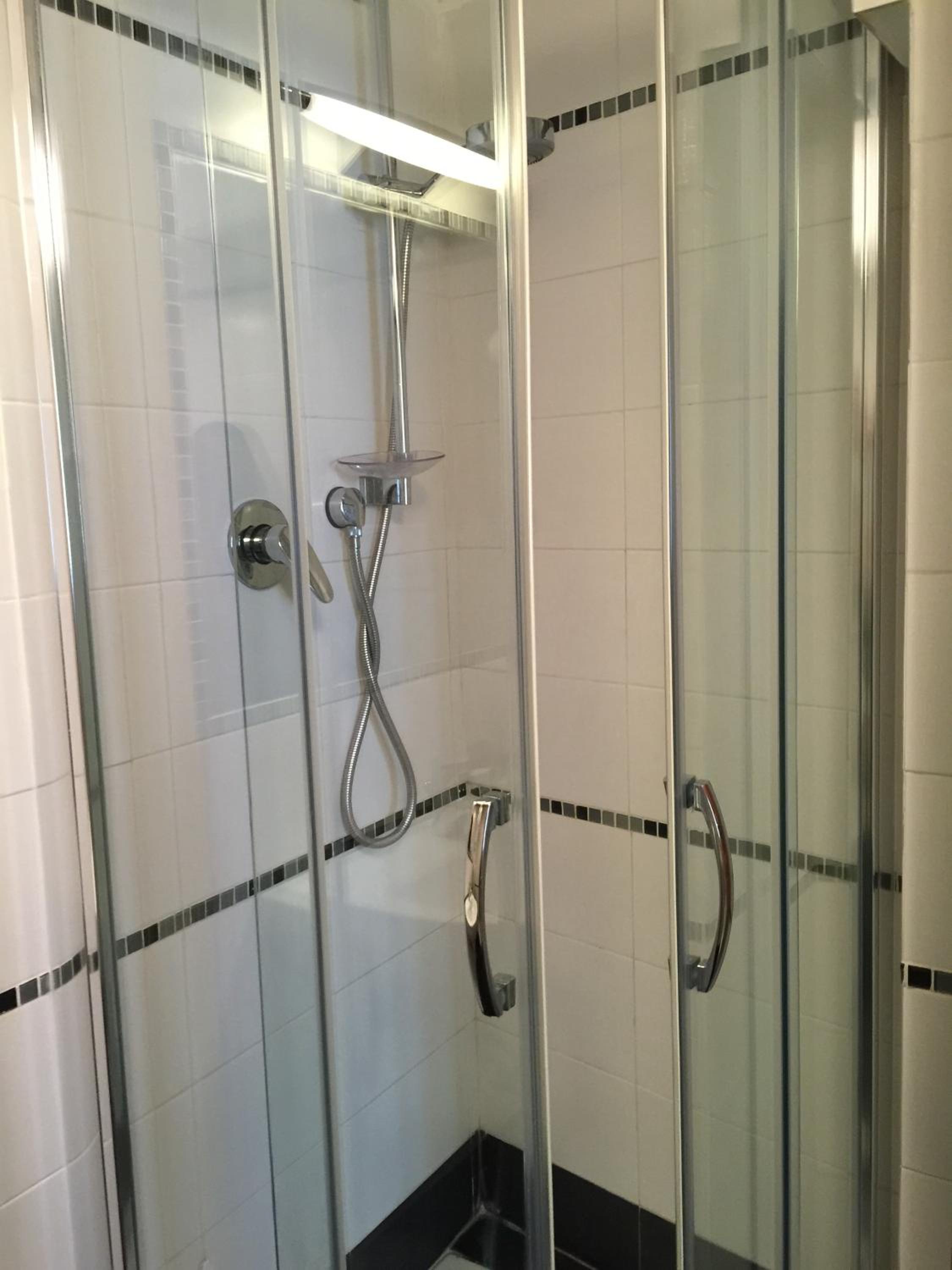 Double Room - Photo 8