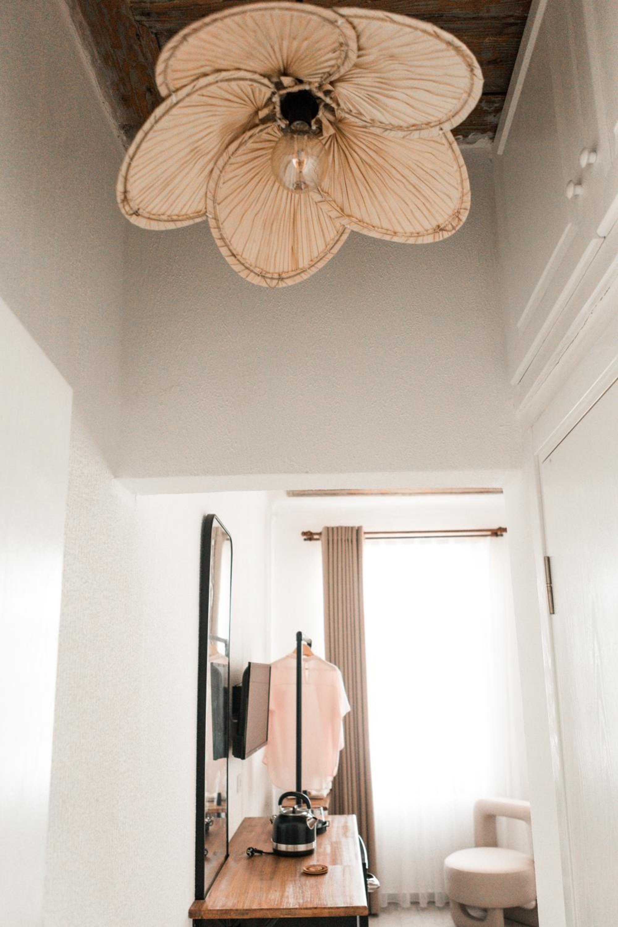 Deluxe Room - Photo 9