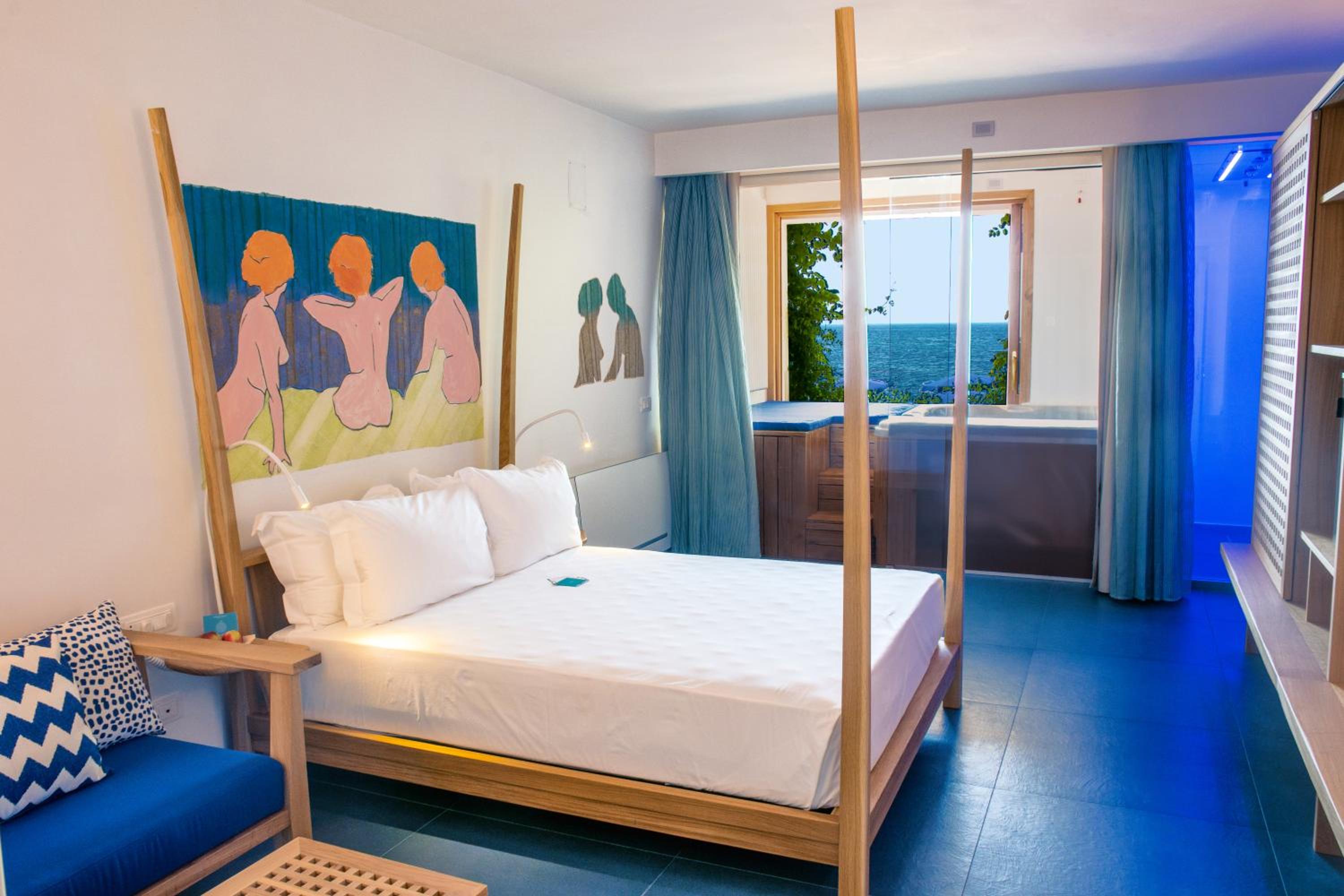 Suite with Hot Tub - Spa Access