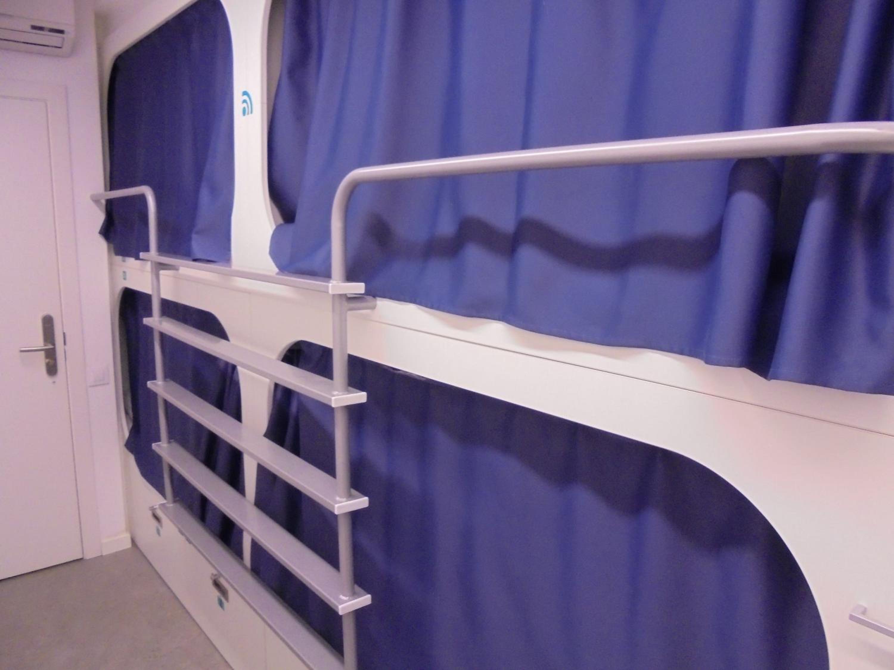 Cama en Dormitorio Mixto de 12 Camas