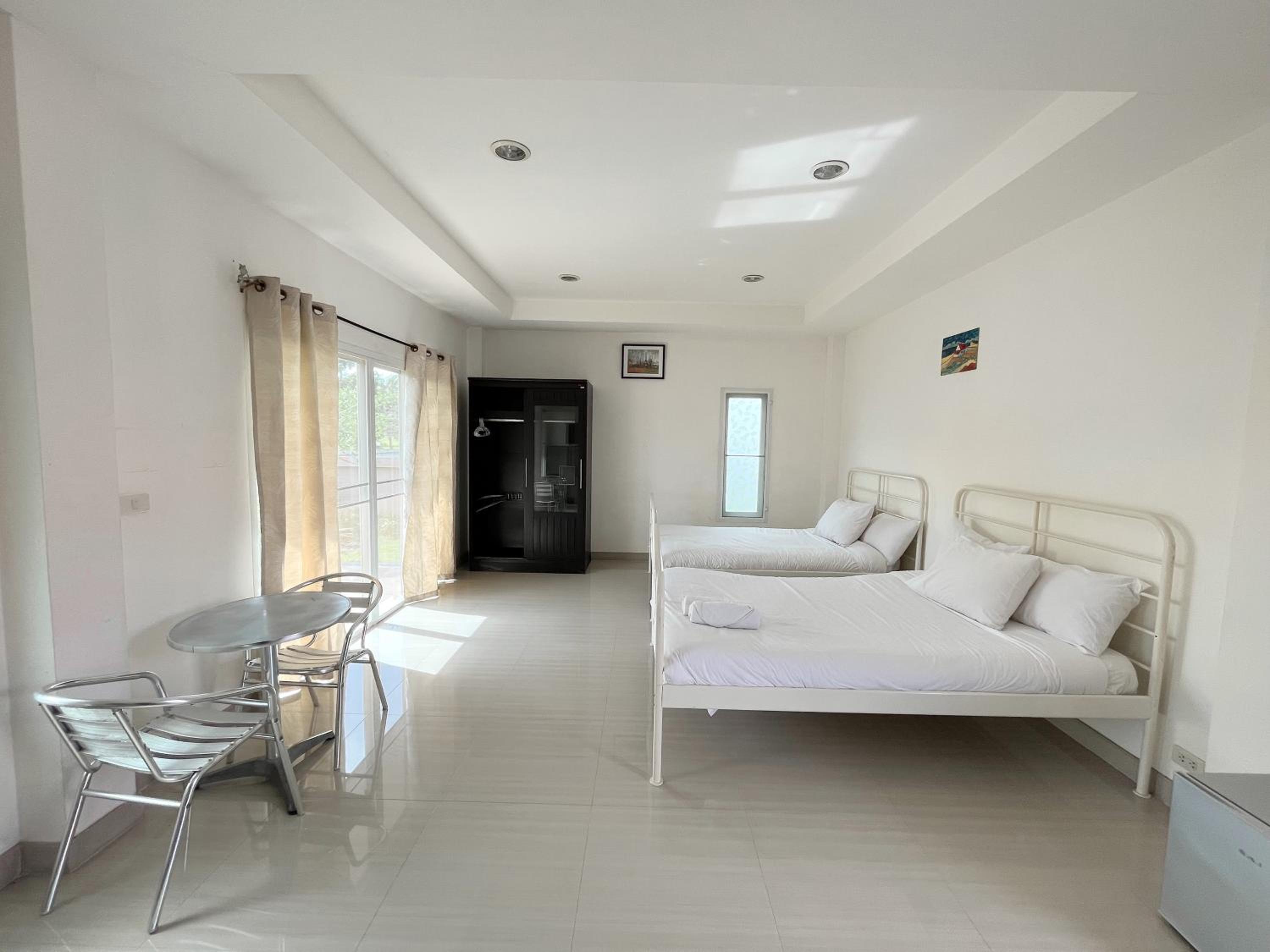 Double Room with Pool View - Photo 2