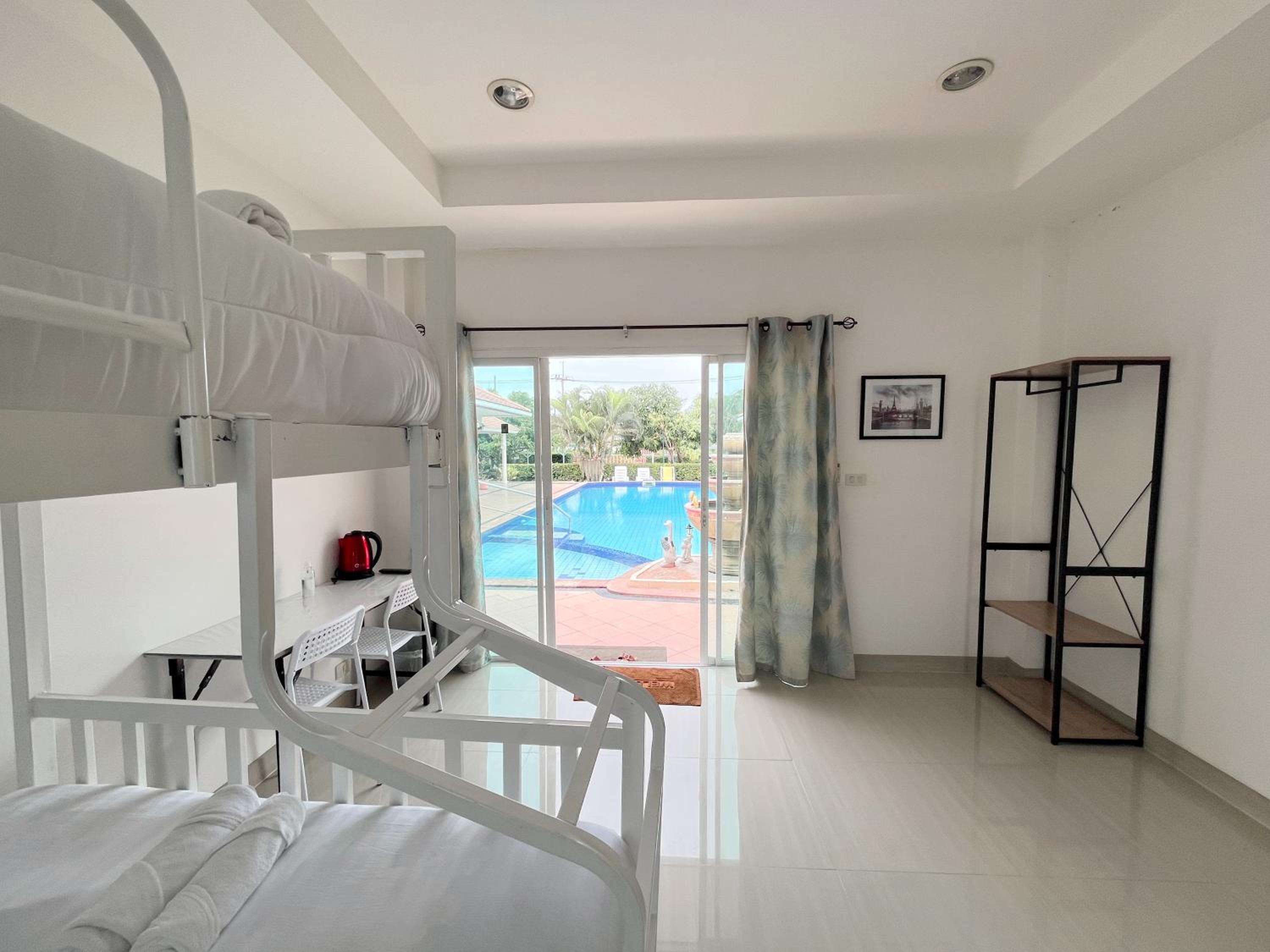 Triple Room with Pool View - Photo 2