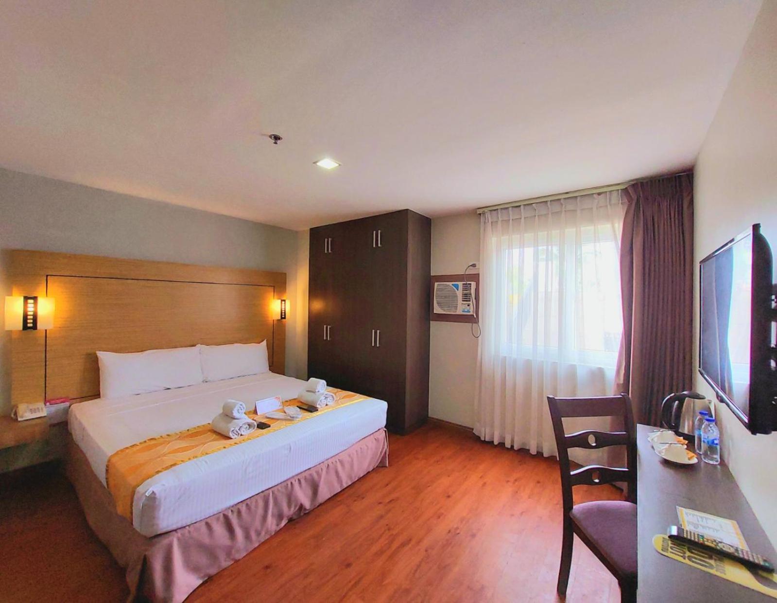 Superior King Room - Photo 3
