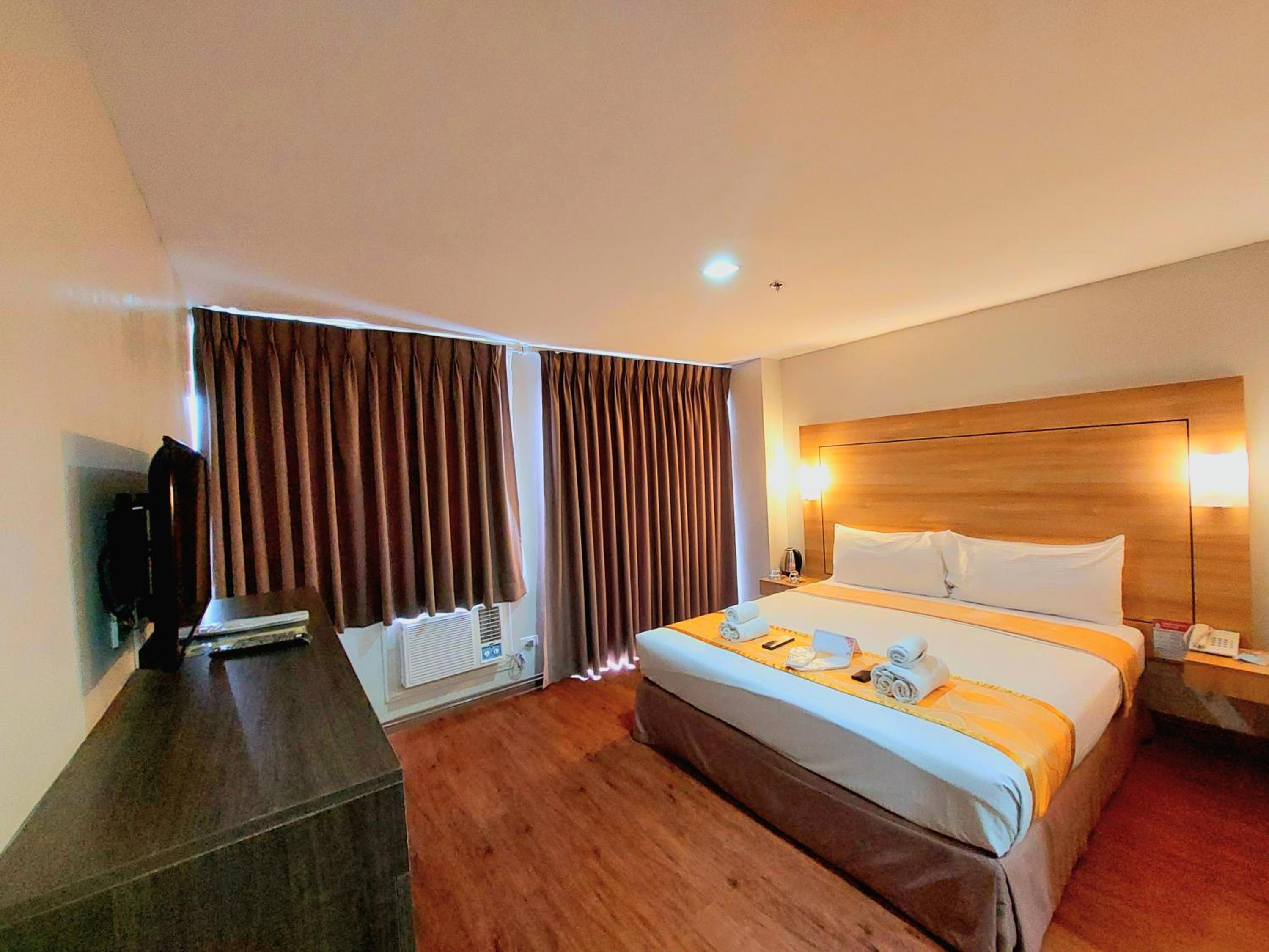 Deluxe Lake View Room