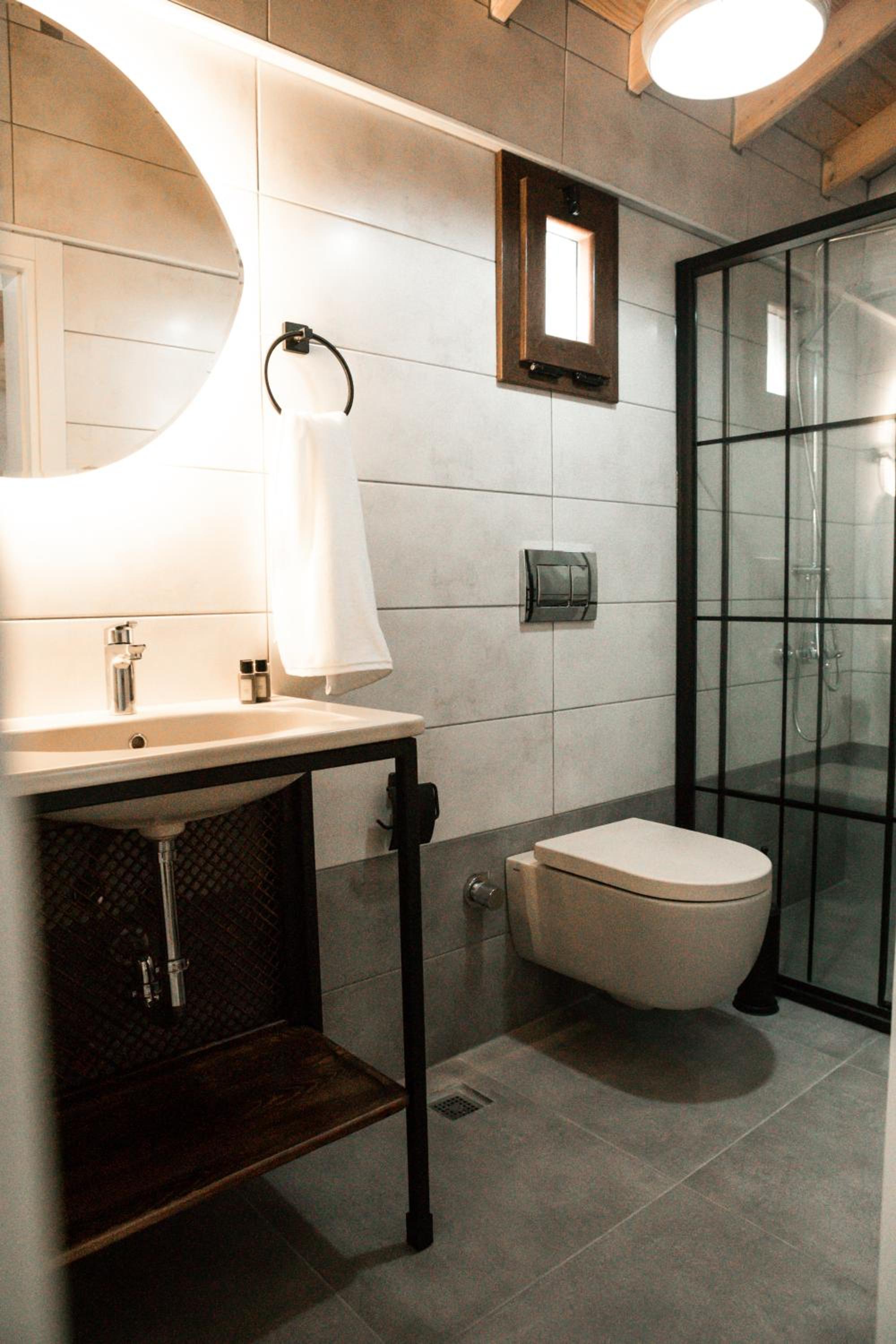 Deluxe Room - Photo 12