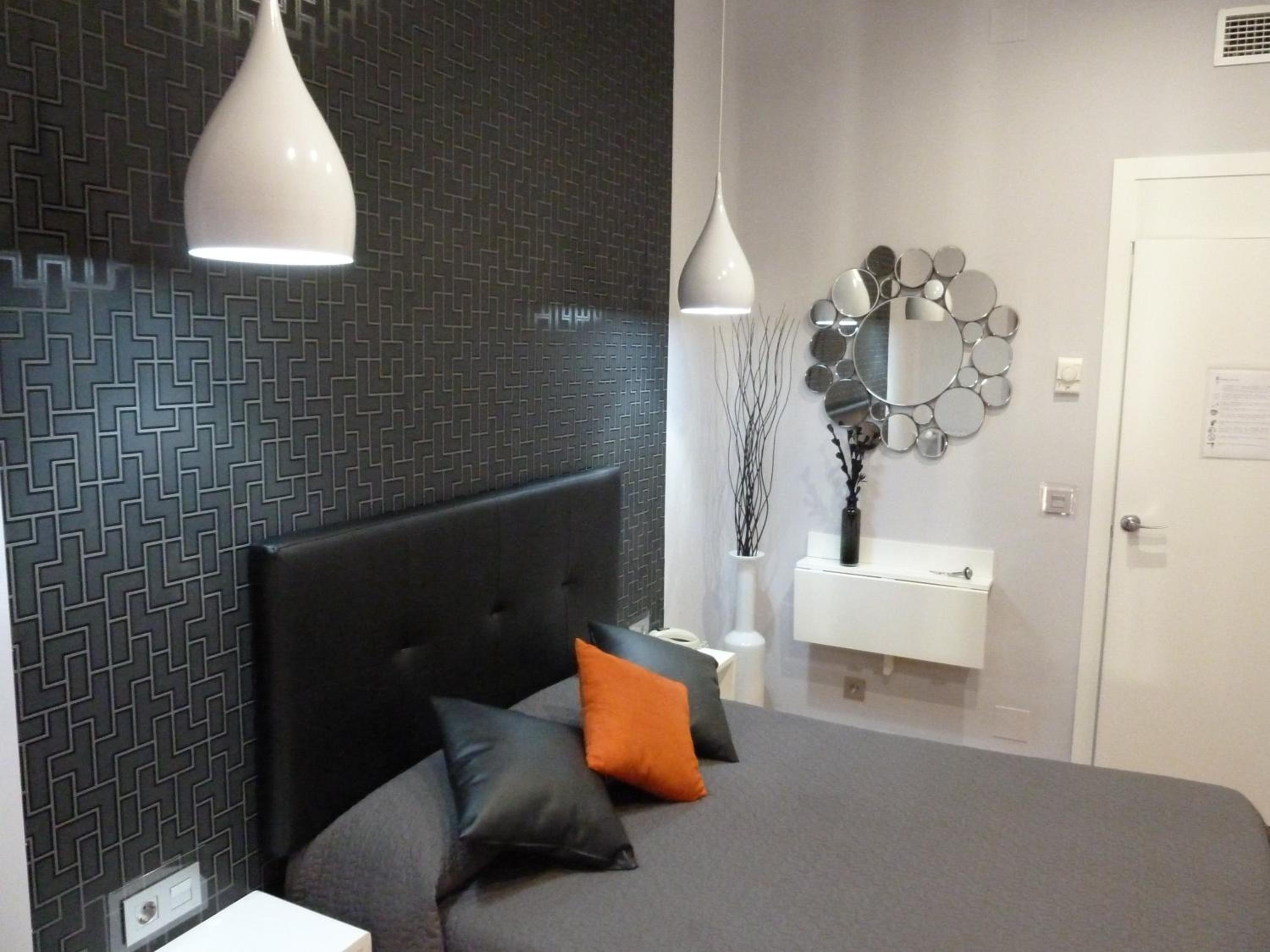 Small Double Room - Photo 8