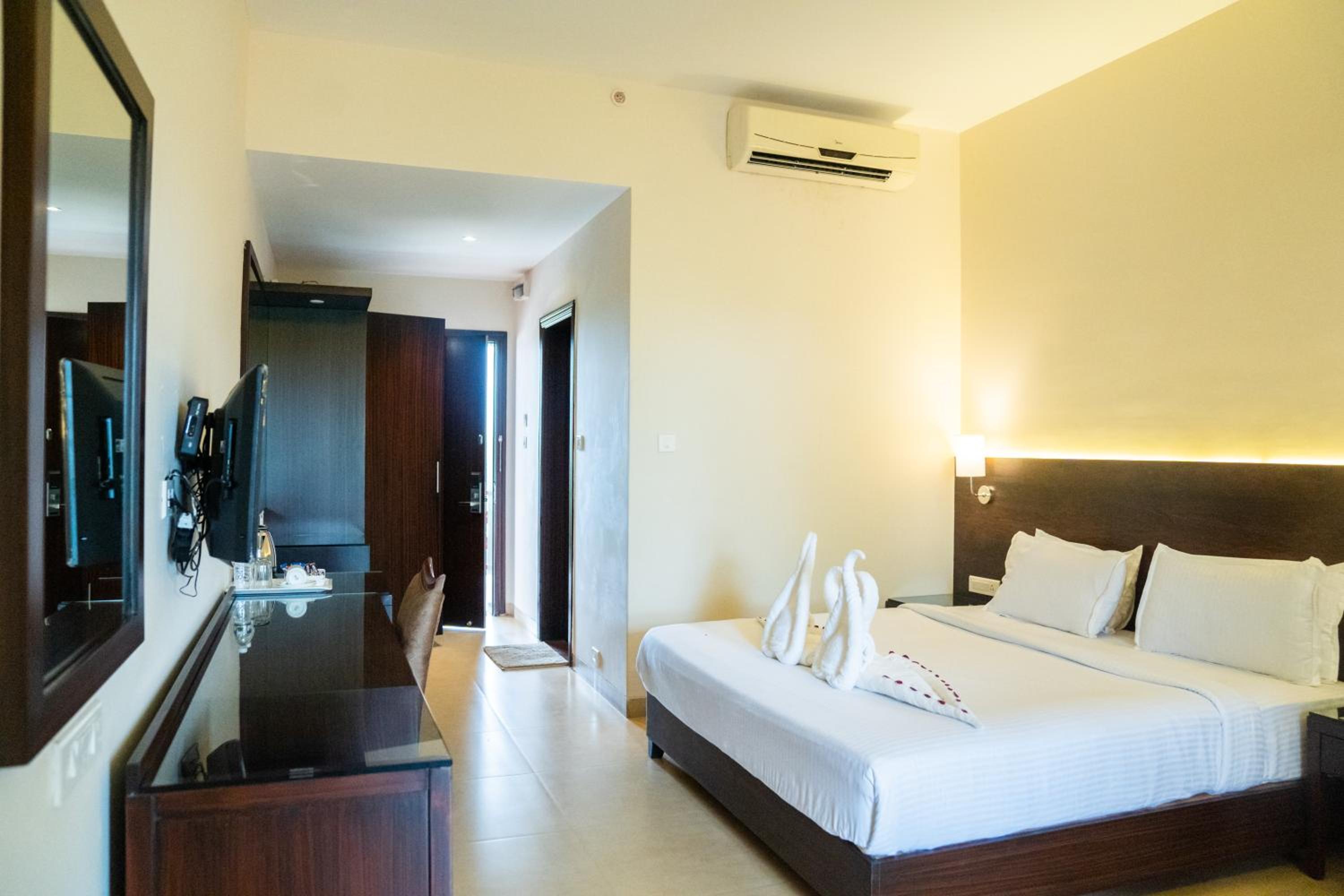 Deluxe Double Room with Balcony photo 1