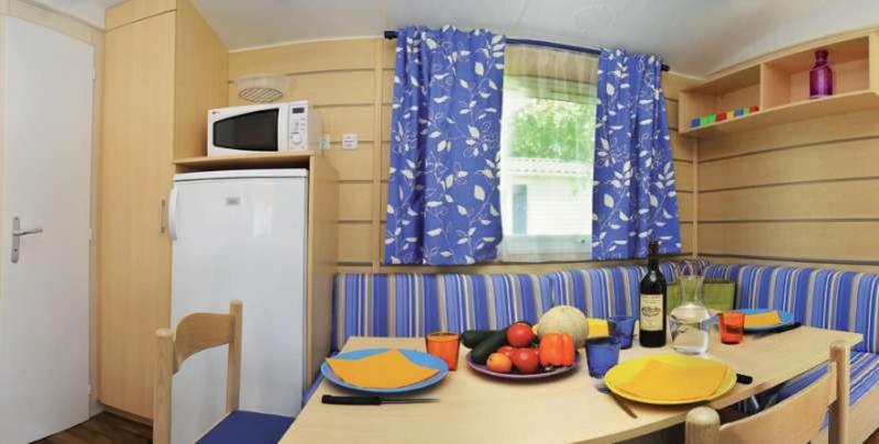 Two-Bedroom Comfort Mobile Home - 4 People photo 3