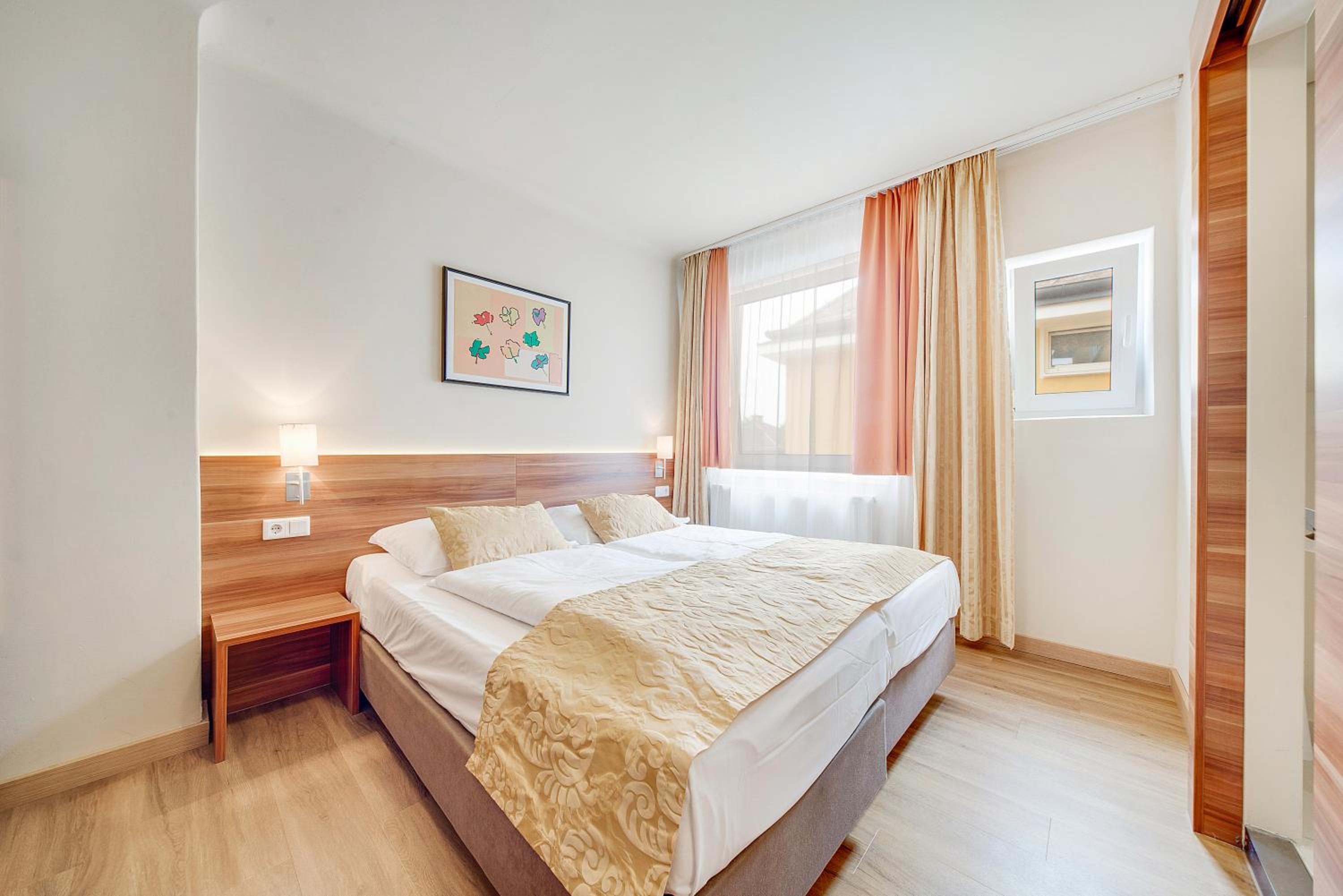 Double Room thumbnail 5