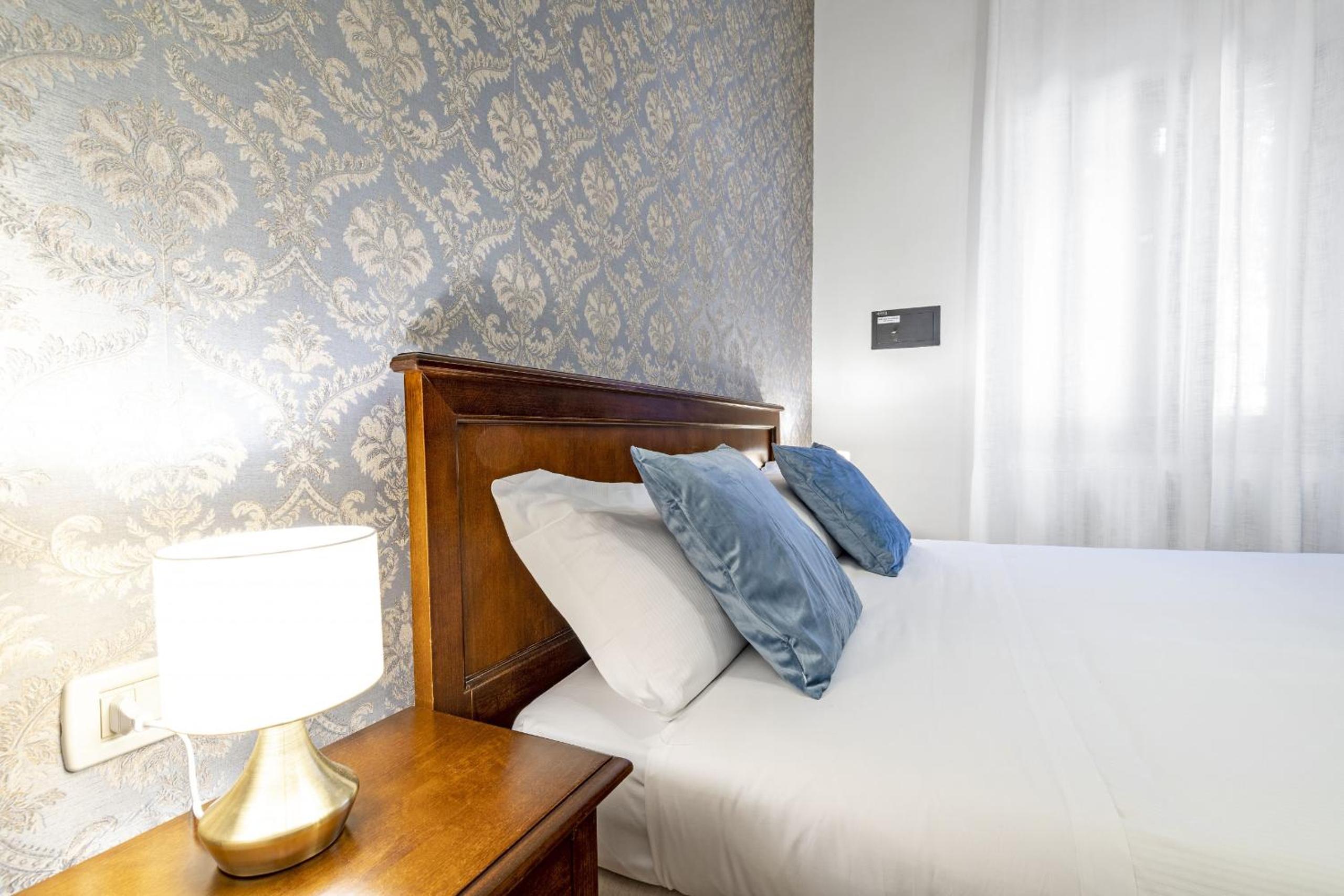 Double Room with Private Bathroom photo 2