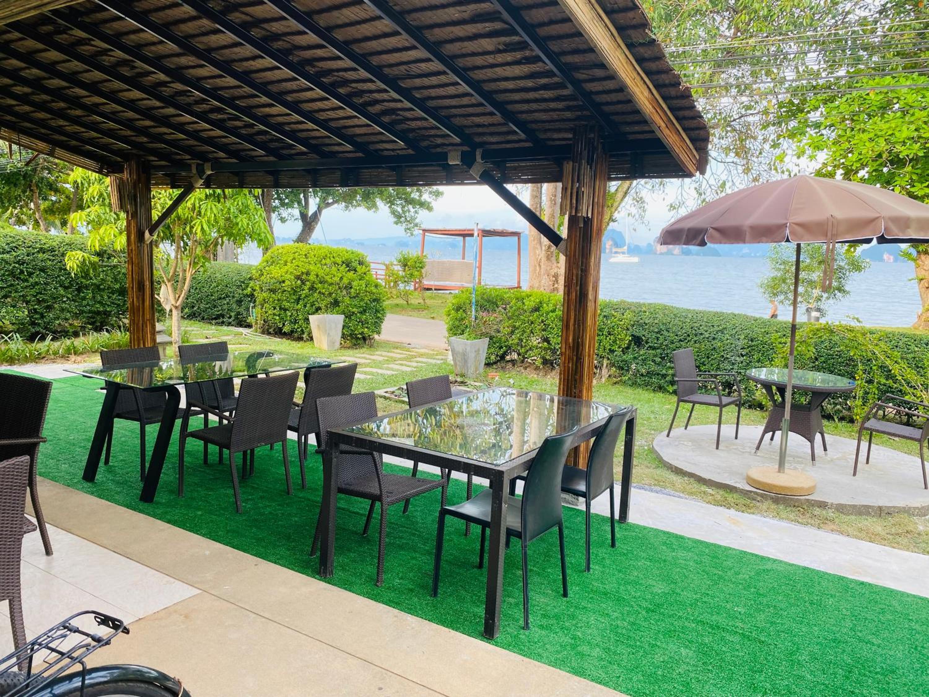 Deluxe Beach Suite - Photo 33