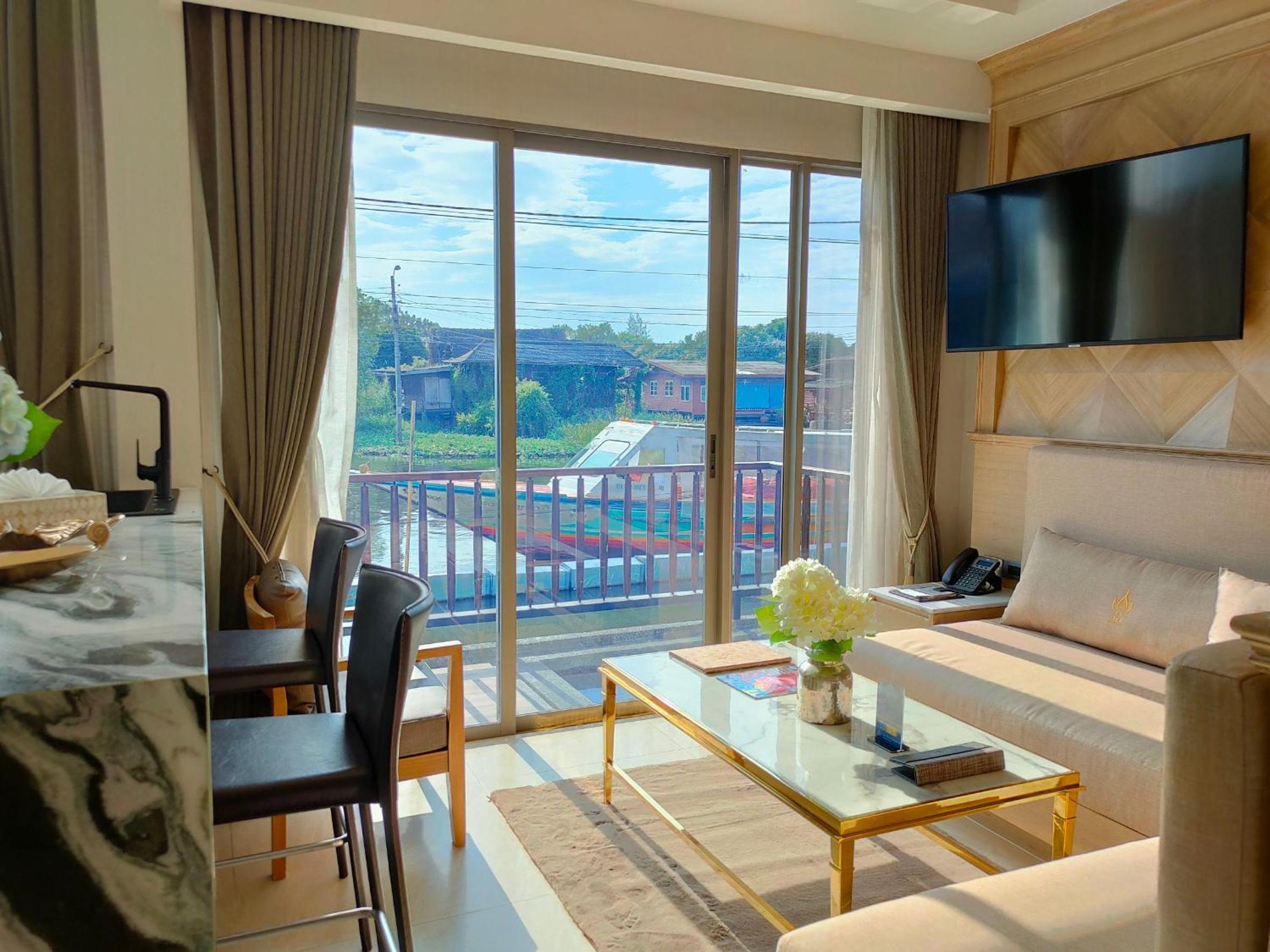 King Whirlpool Villa - Photo 1