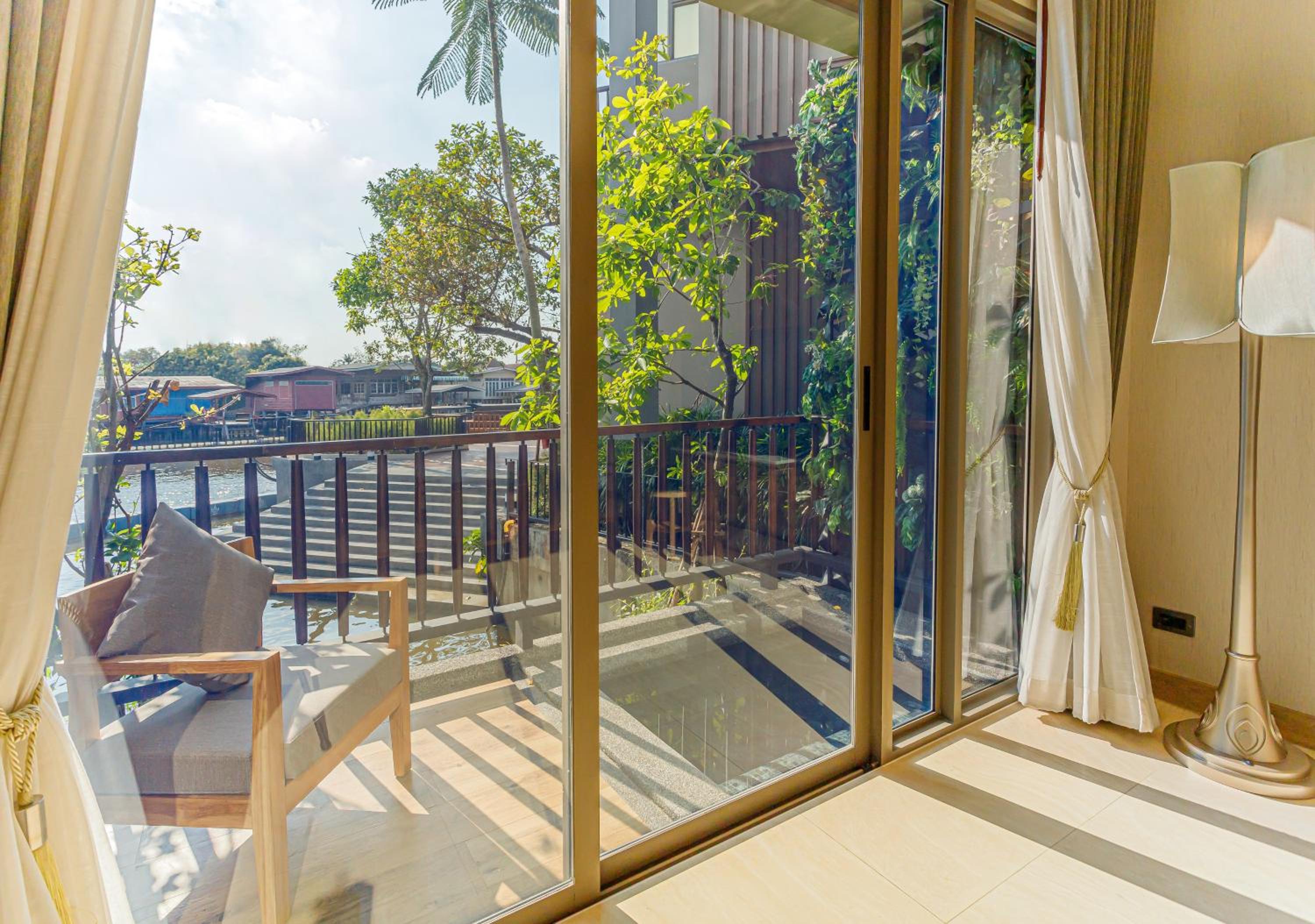 King Whirlpool Villa - Photo 3