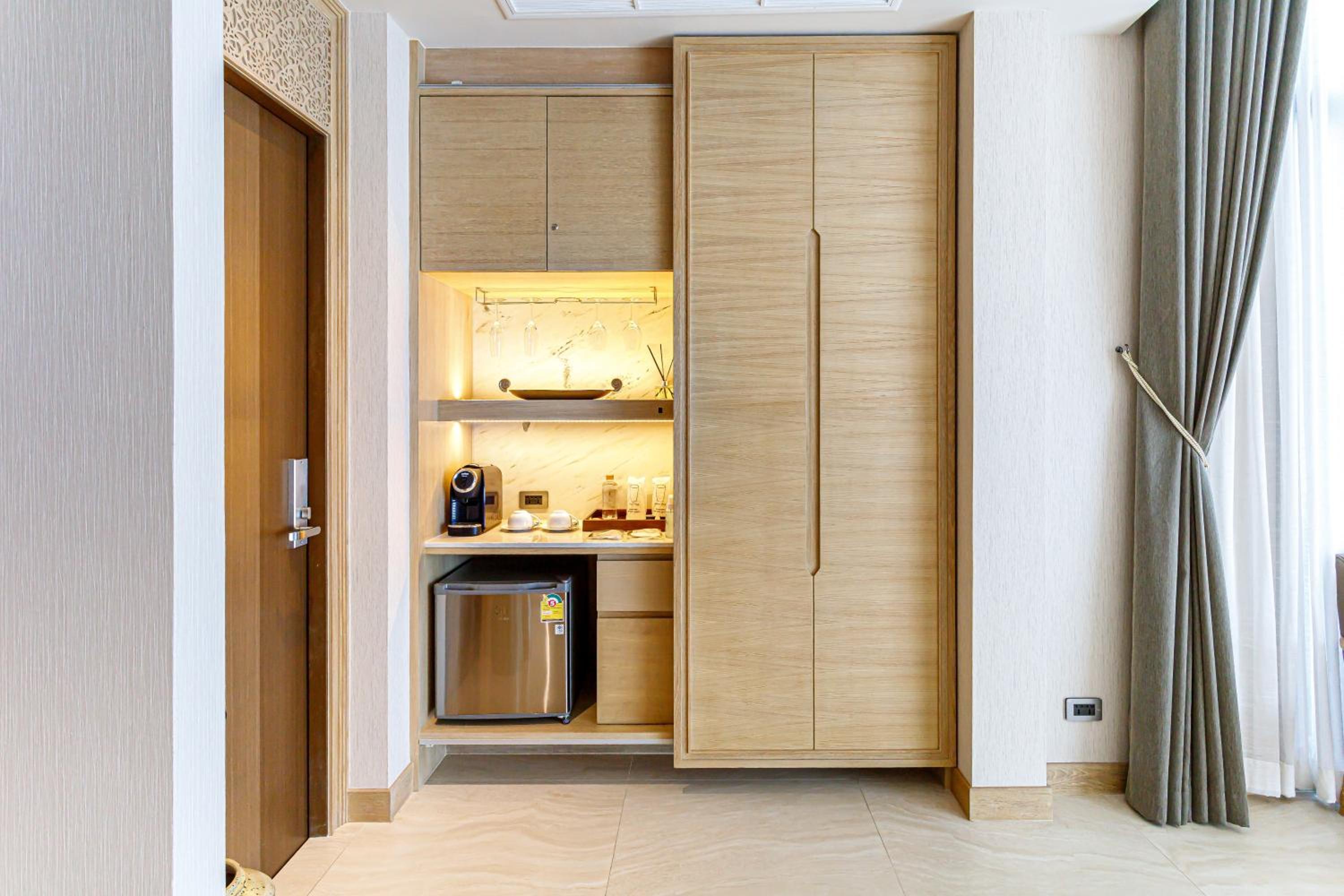 King Whirlpool Villa - Photo 4