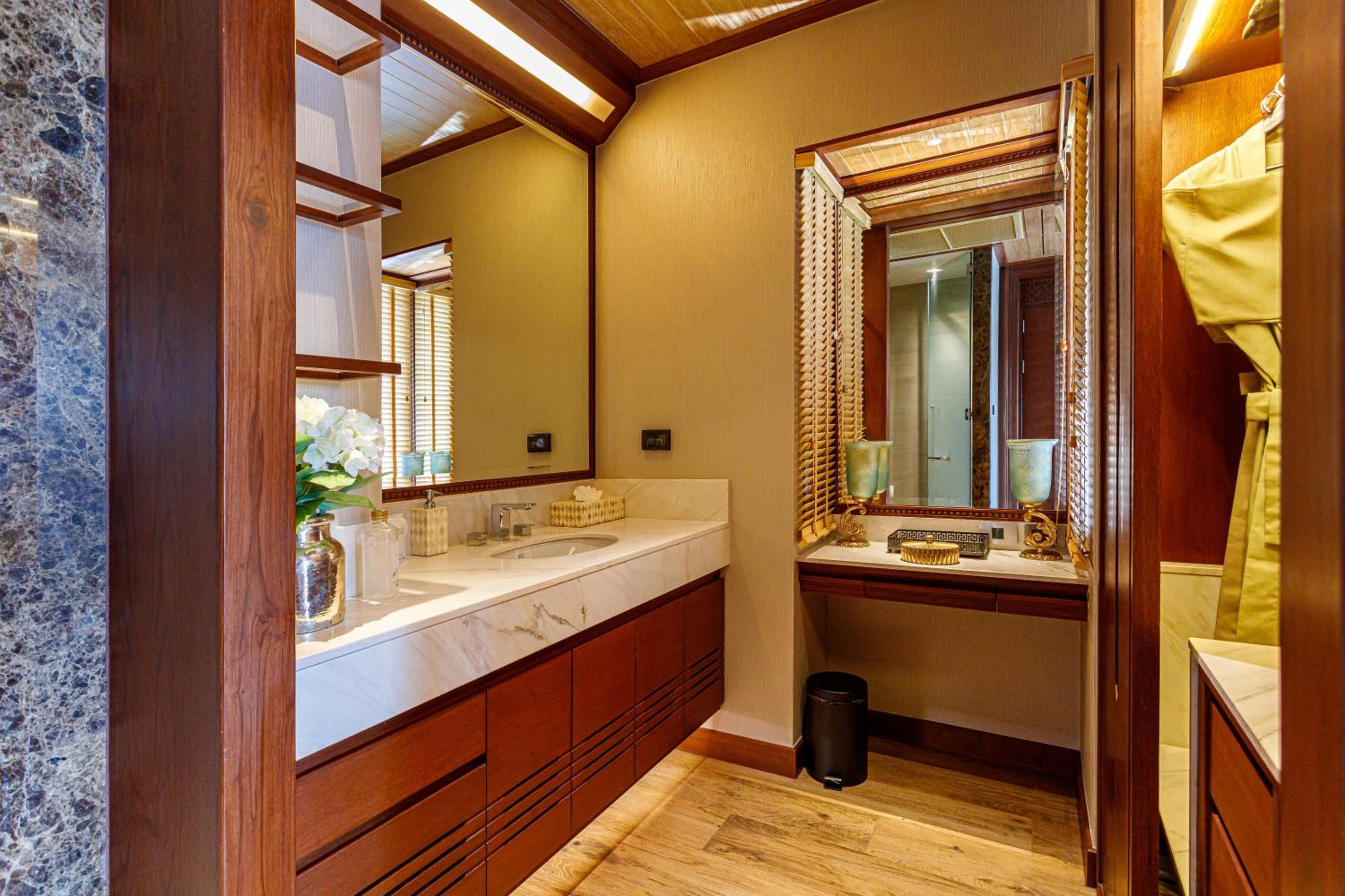King Whirlpool Villa - Photo 11