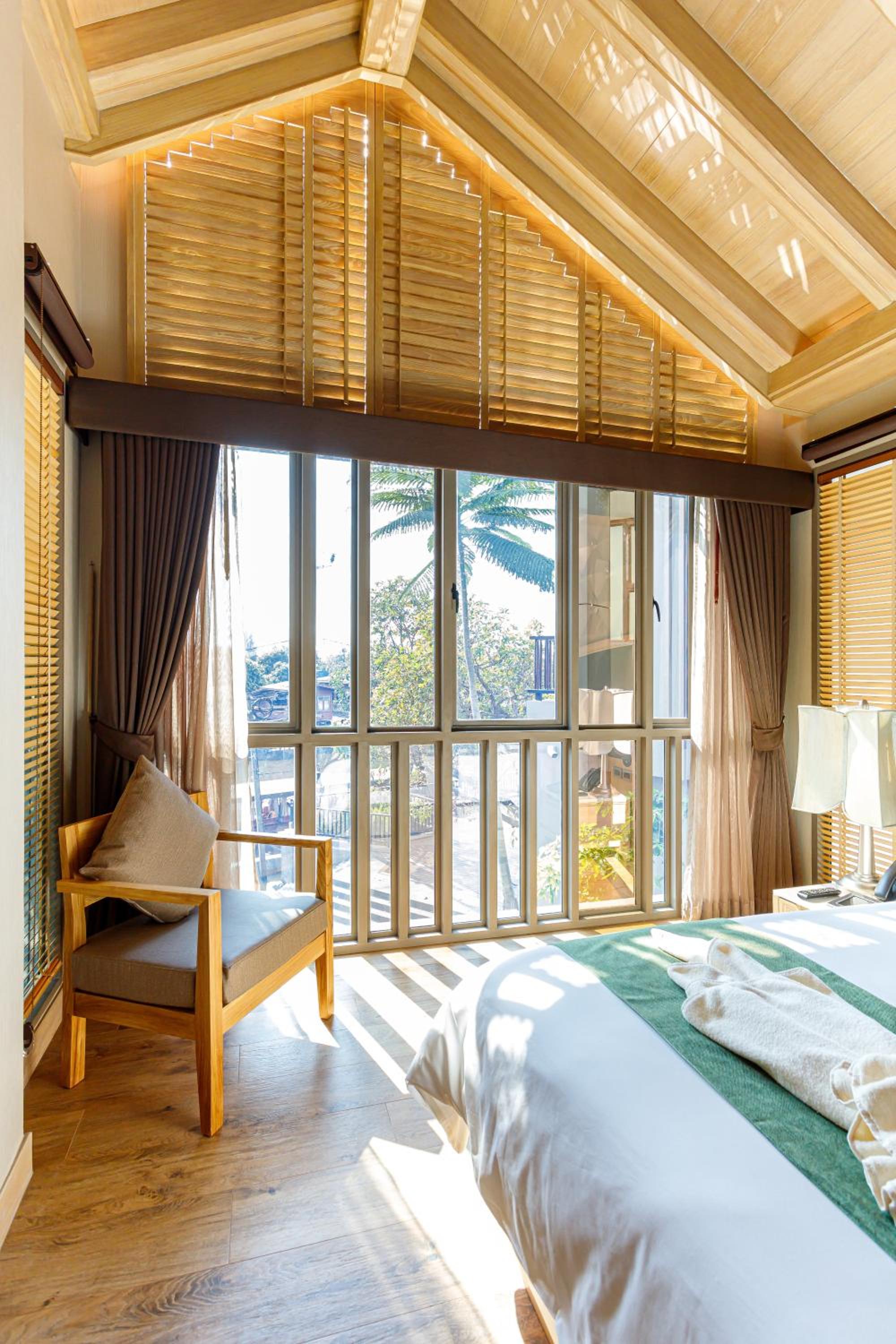 King Whirlpool Villa - Photo 5