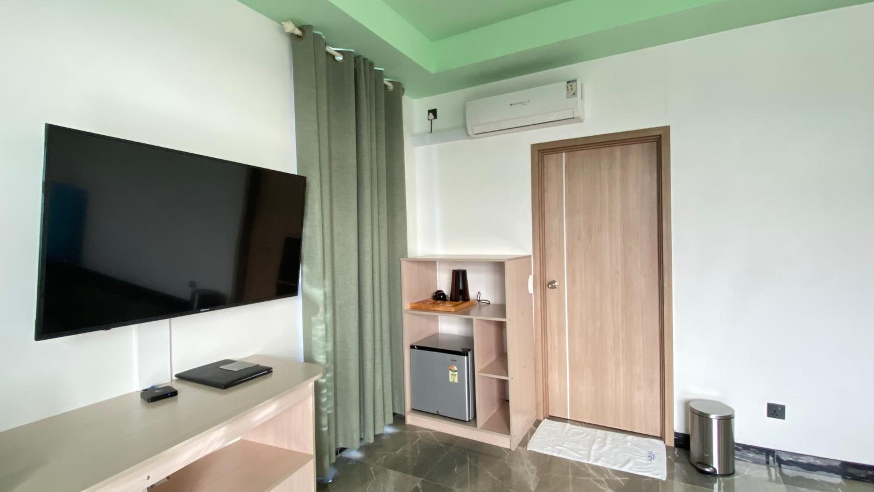 Deluxe Double or Twin Room with City View - Photo 12