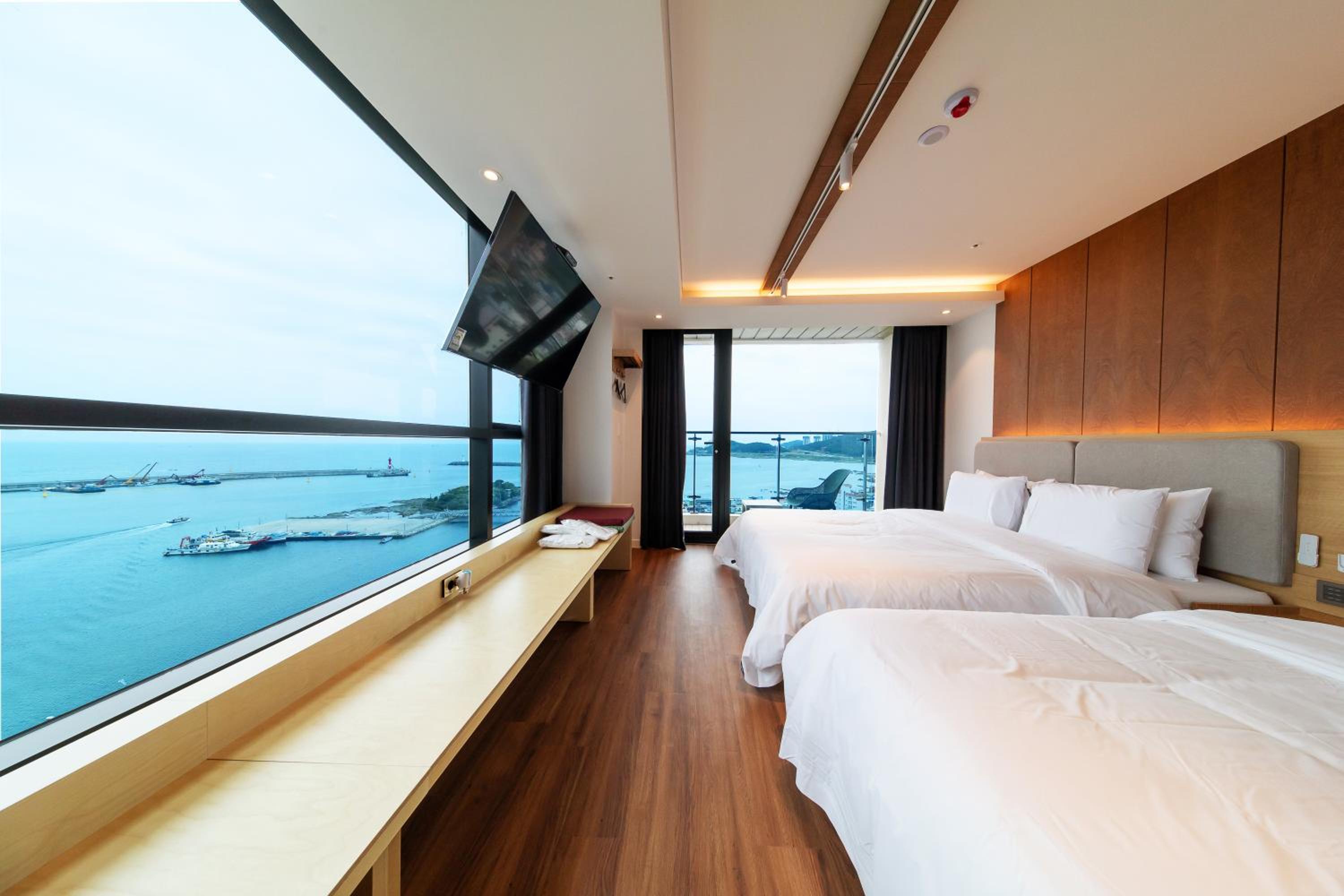 Suite with Ocean View - Photo 1