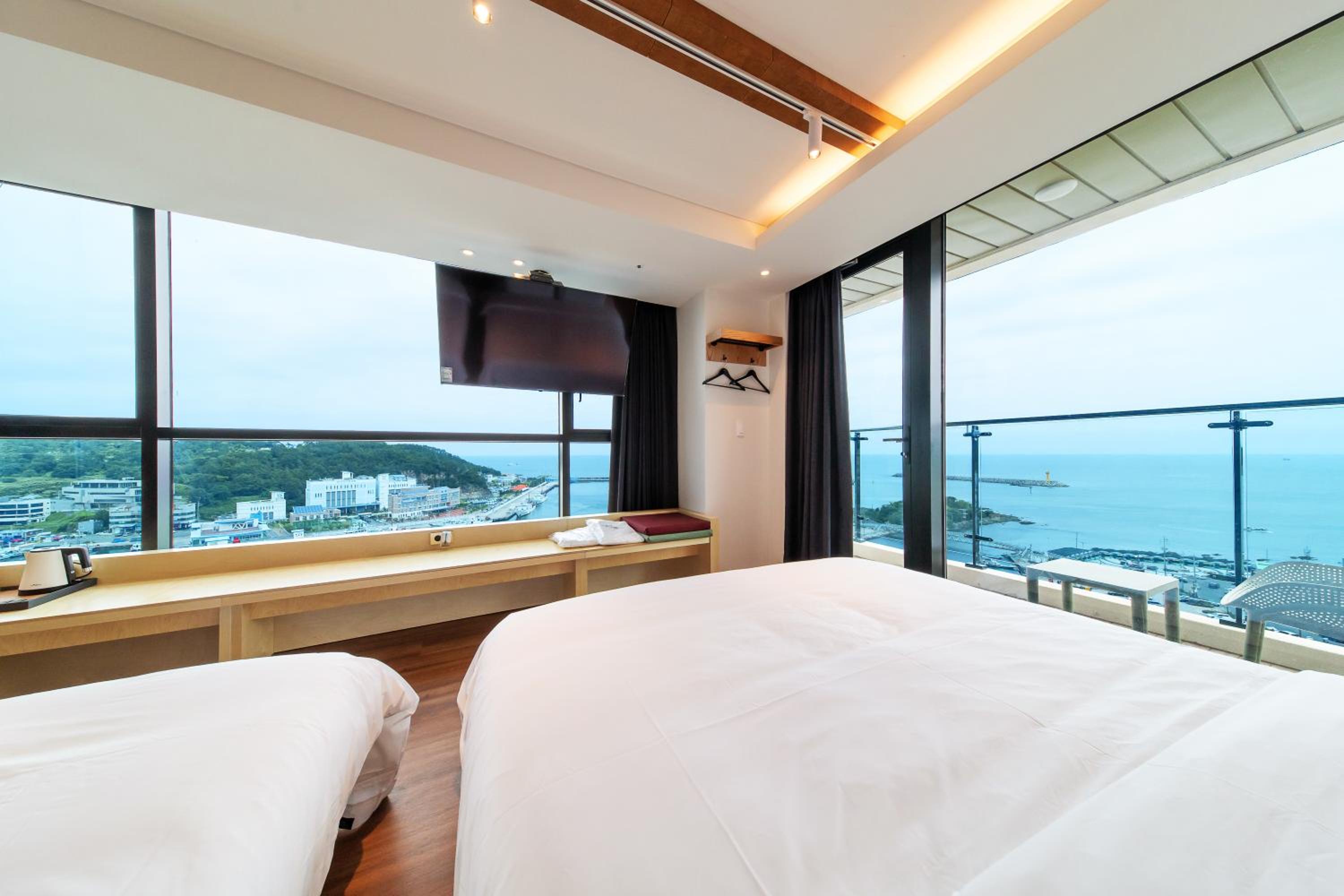 Suite with Ocean View - Photo 4