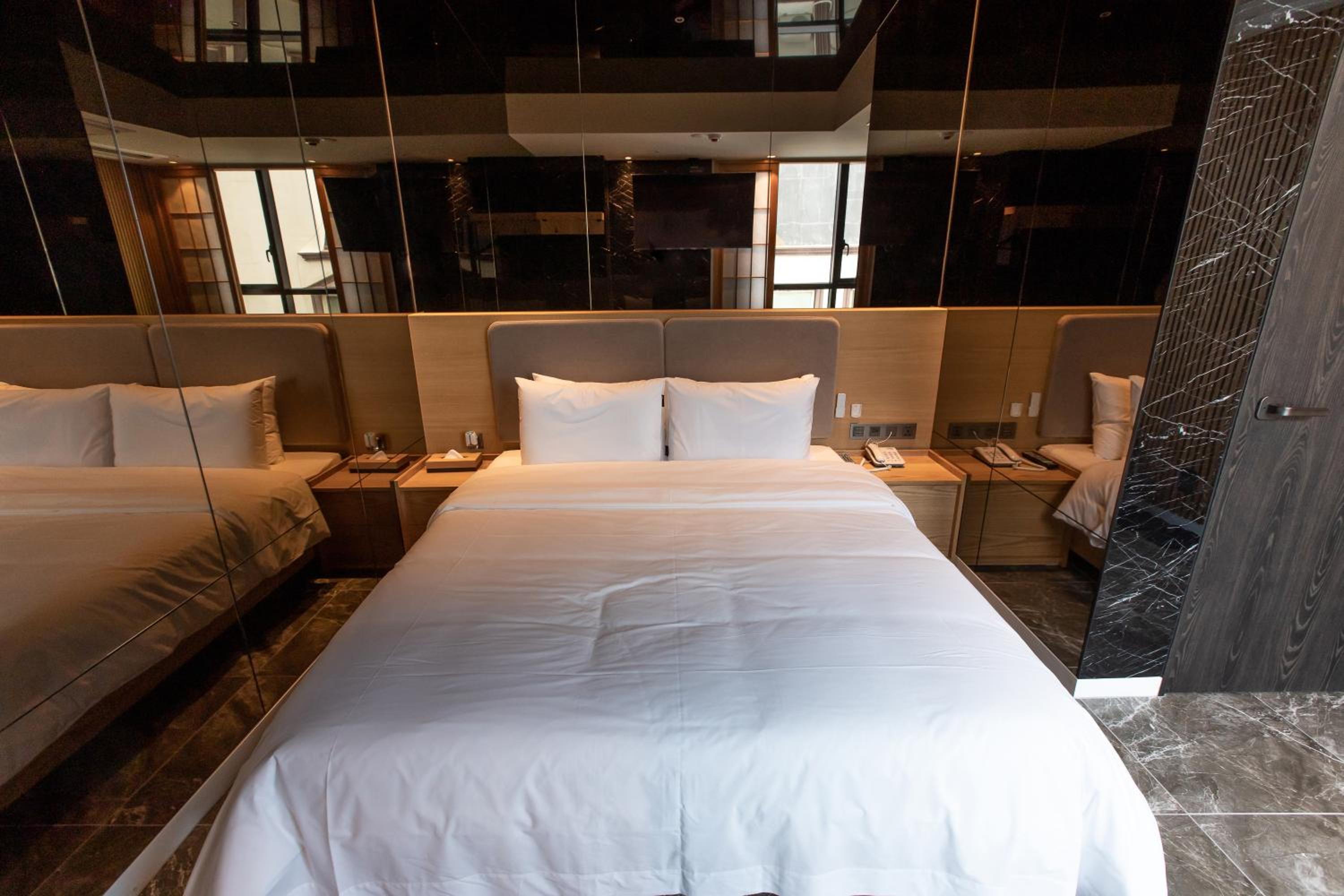 Superior Double Room with Sea View - Photo 4