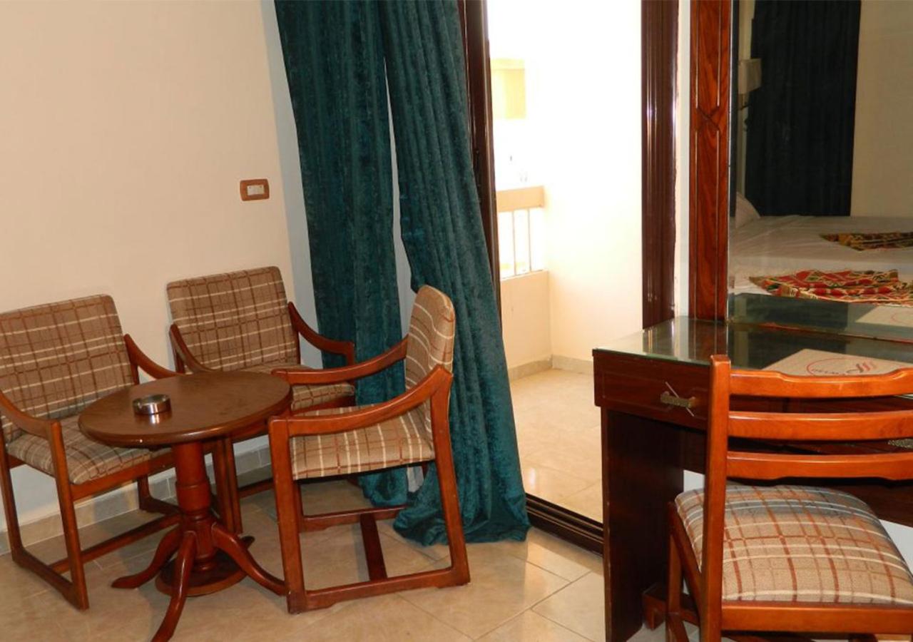 Economy Twin Room photo 2