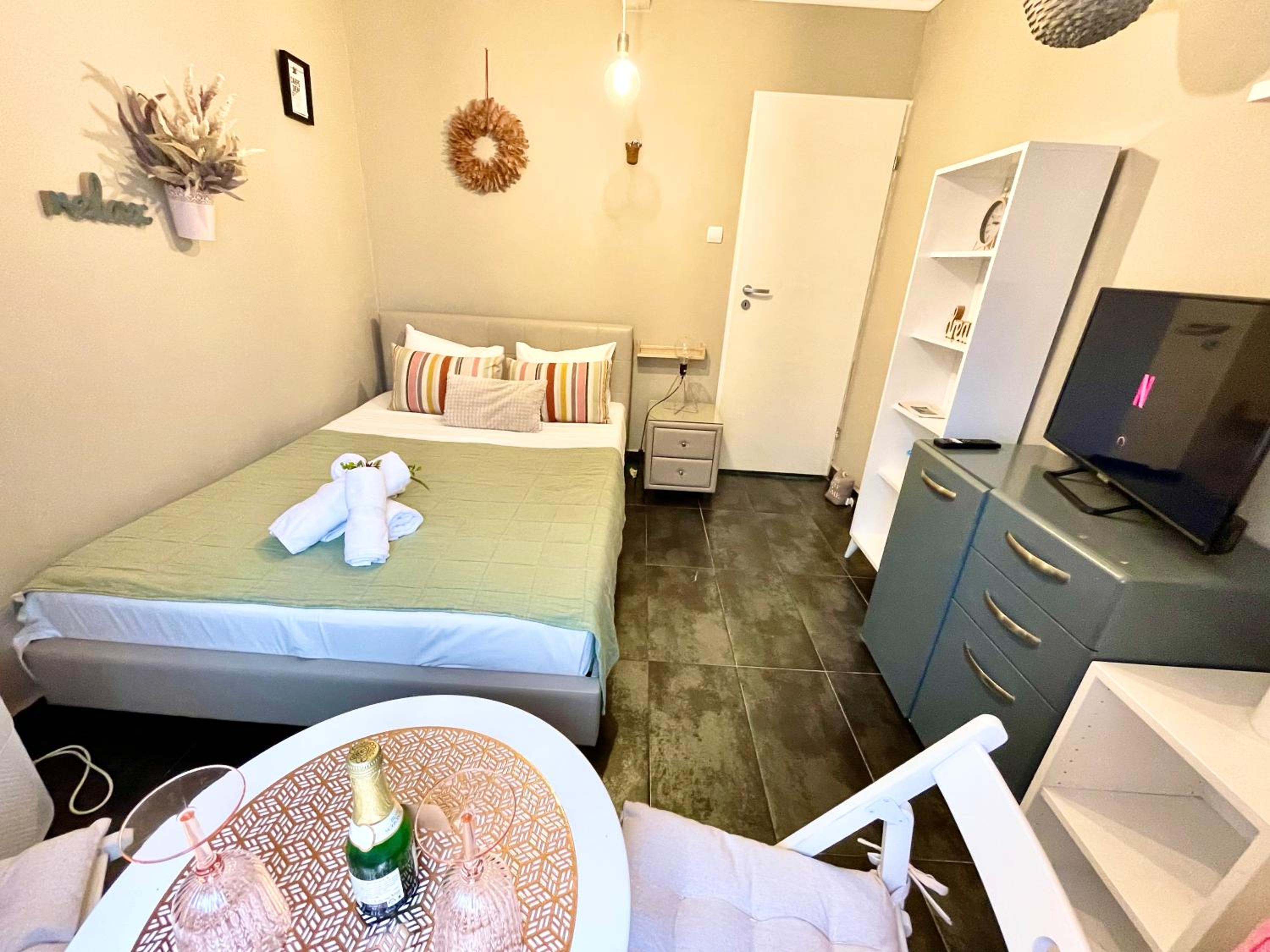 One-Bedroom Apartment - Photo 32