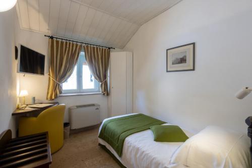 Small Single Room photo 1