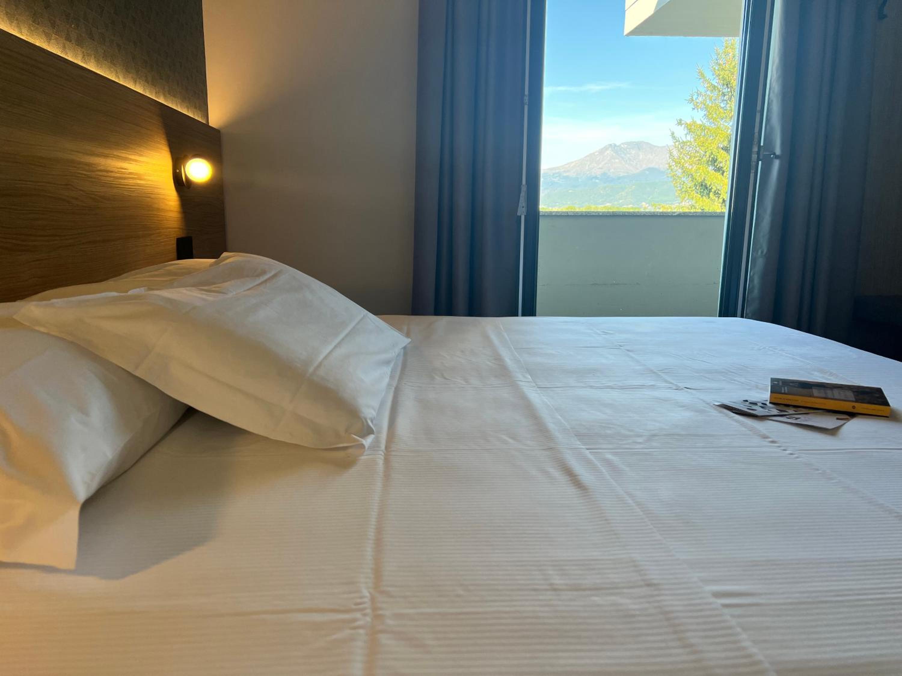 King Room with Mountain View - Photo 3