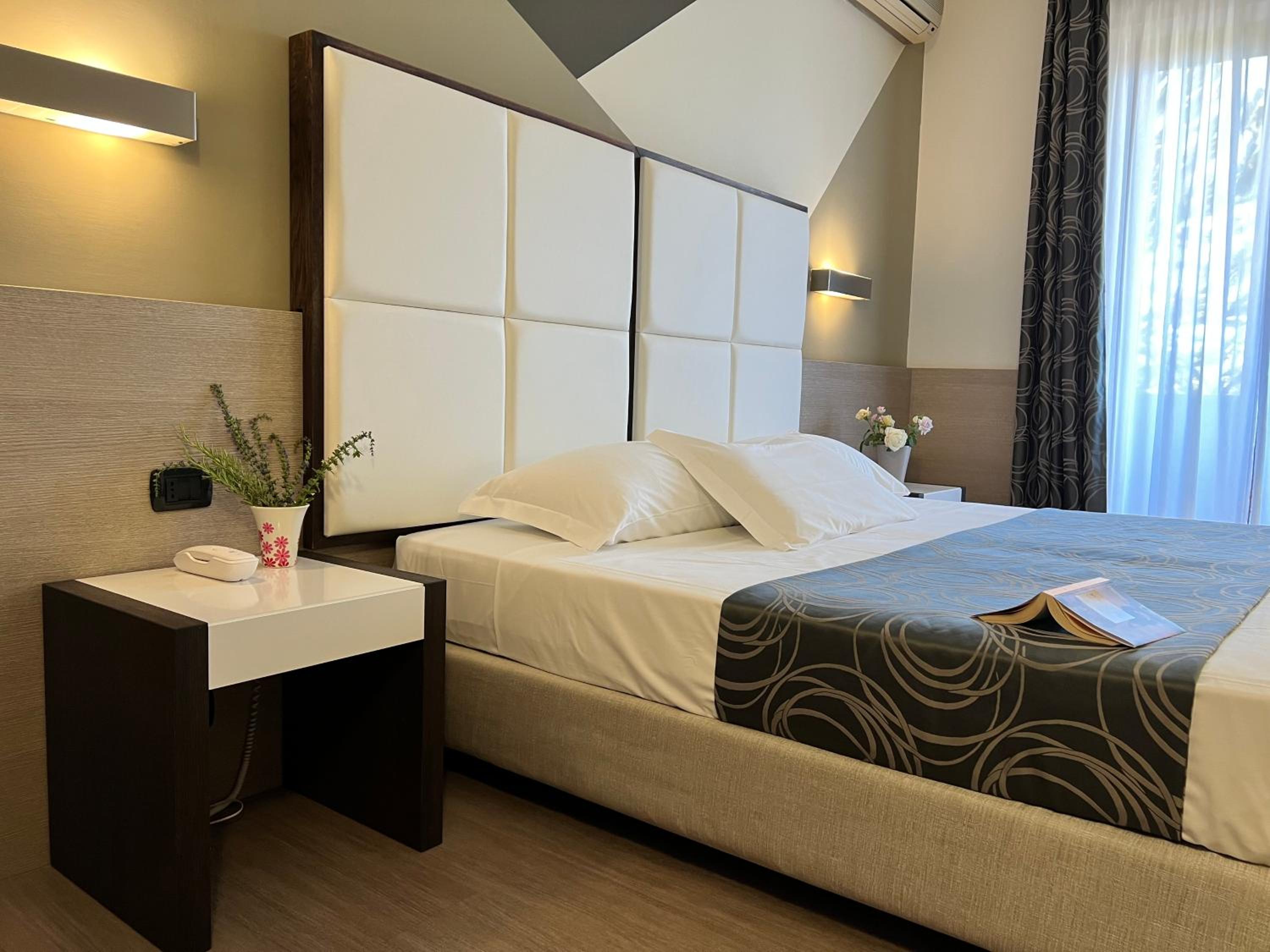 Business Double Room - Photo 1
