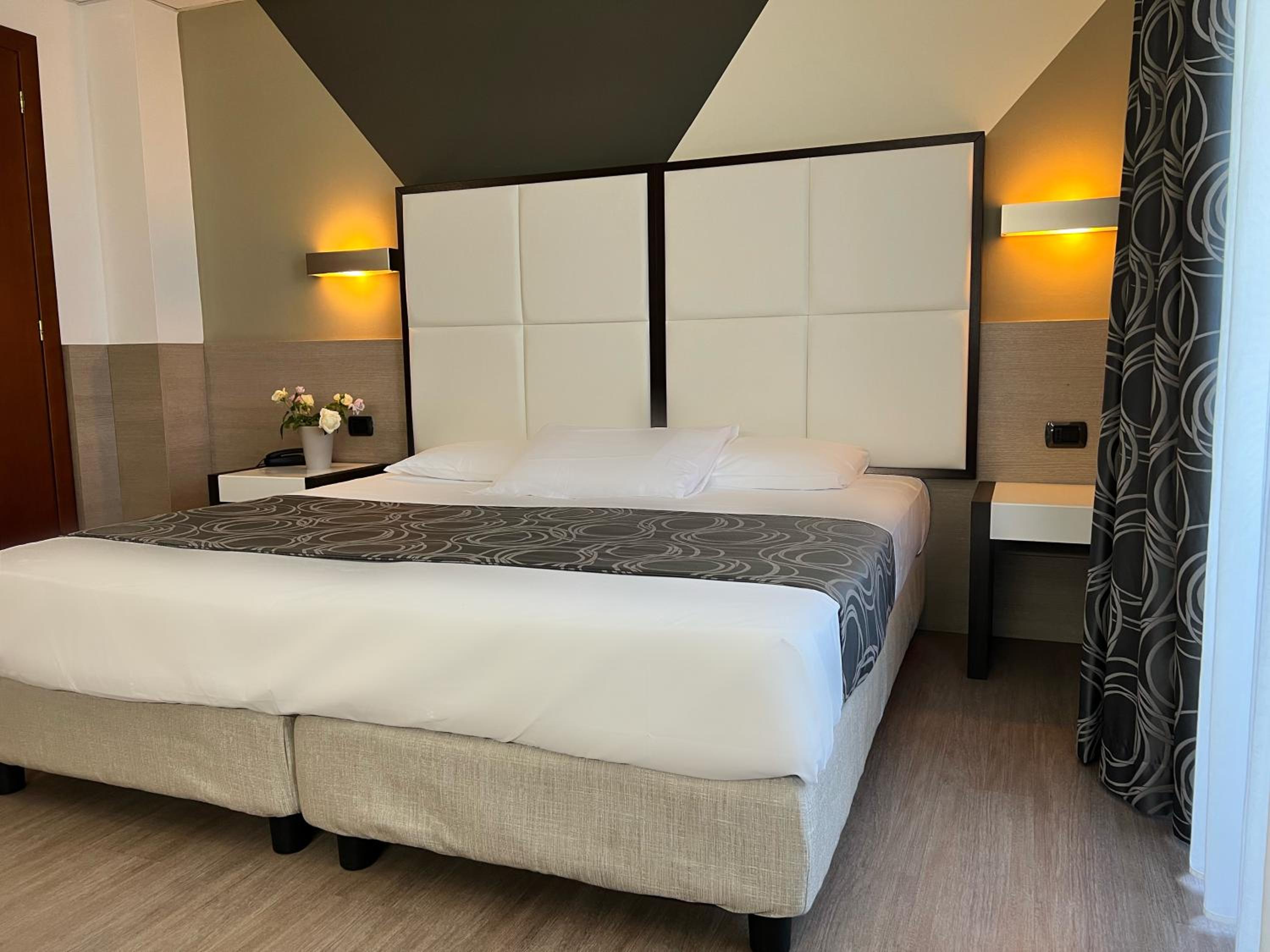 Business Double Room - Photo 5