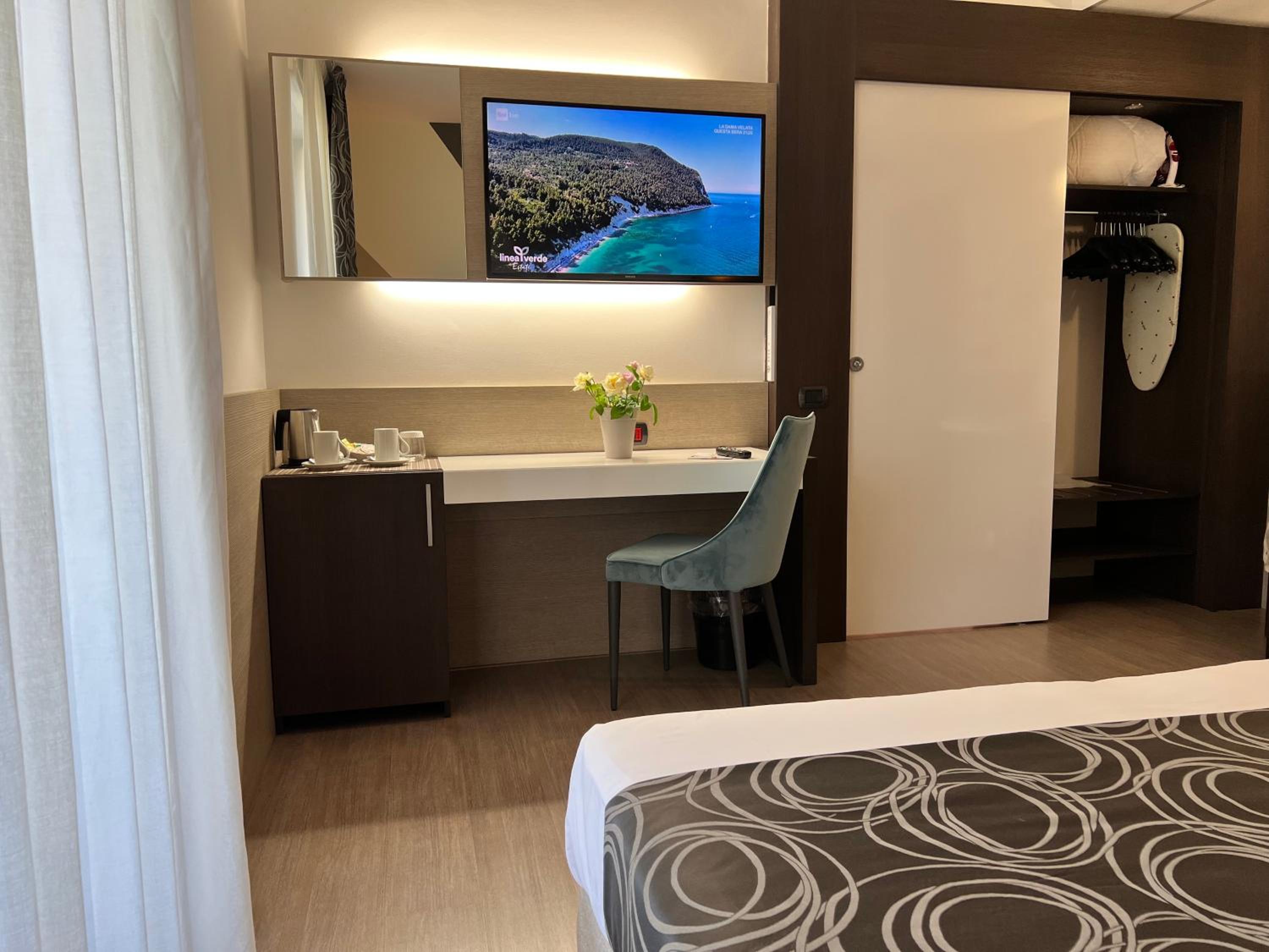 Business Double Room - Photo 6
