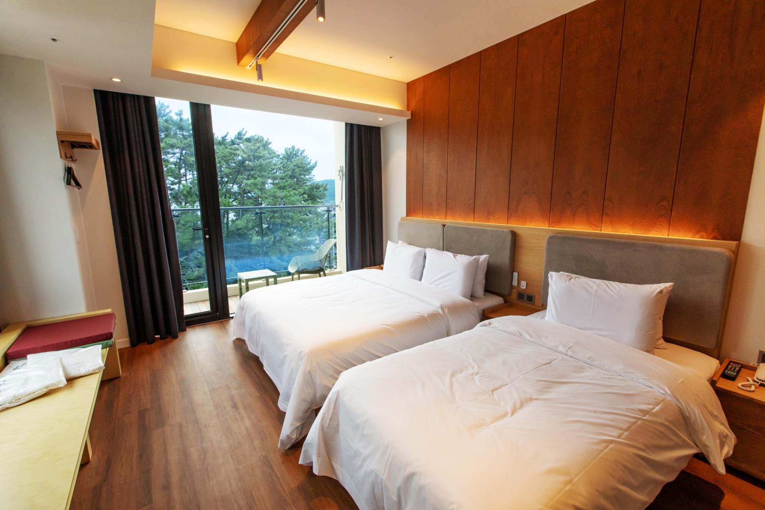Premium Twin Room with Terrace - Photo 2