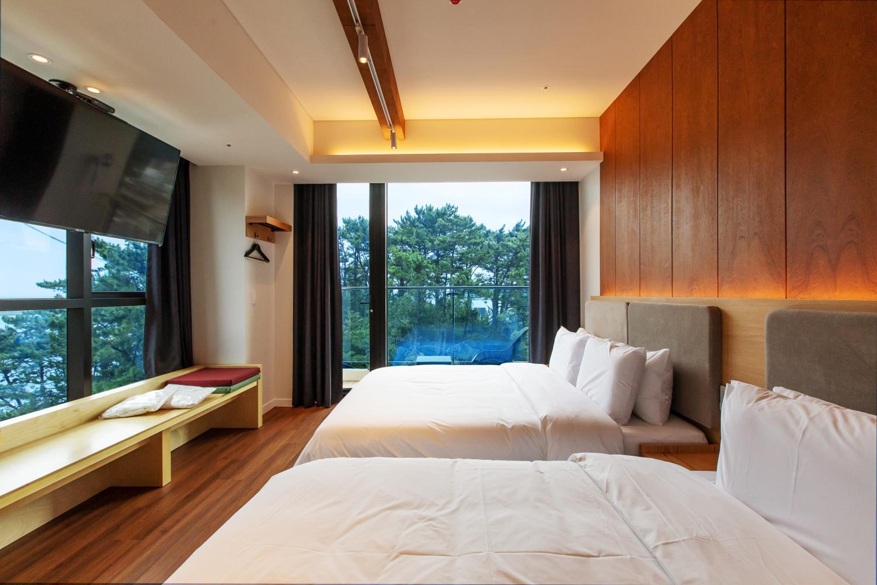 Premium Twin Room with Terrace - Photo 3