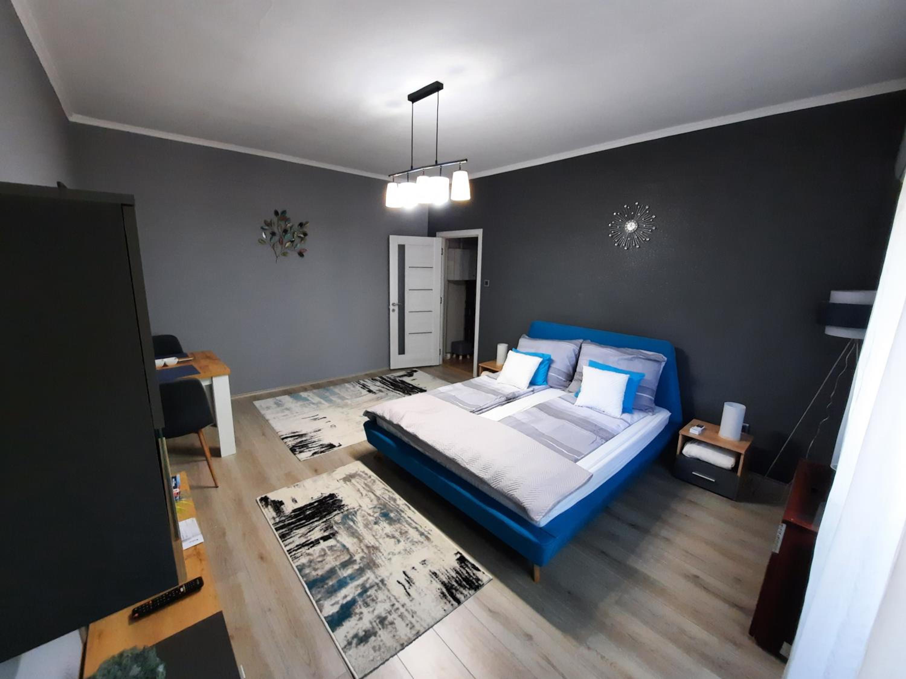 One-Bedroom Apartment - Photo 6