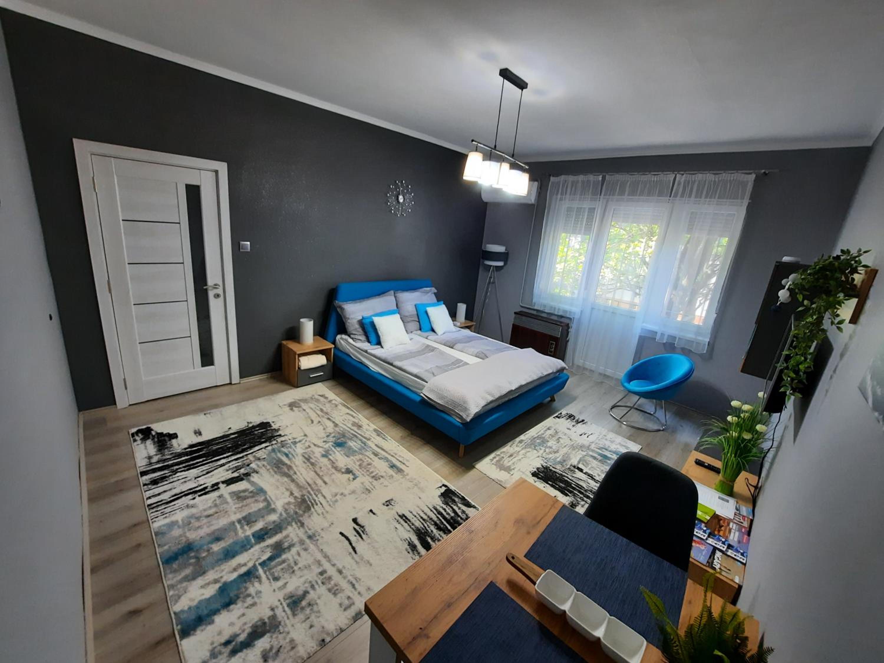 One-Bedroom Apartment - Photo 4