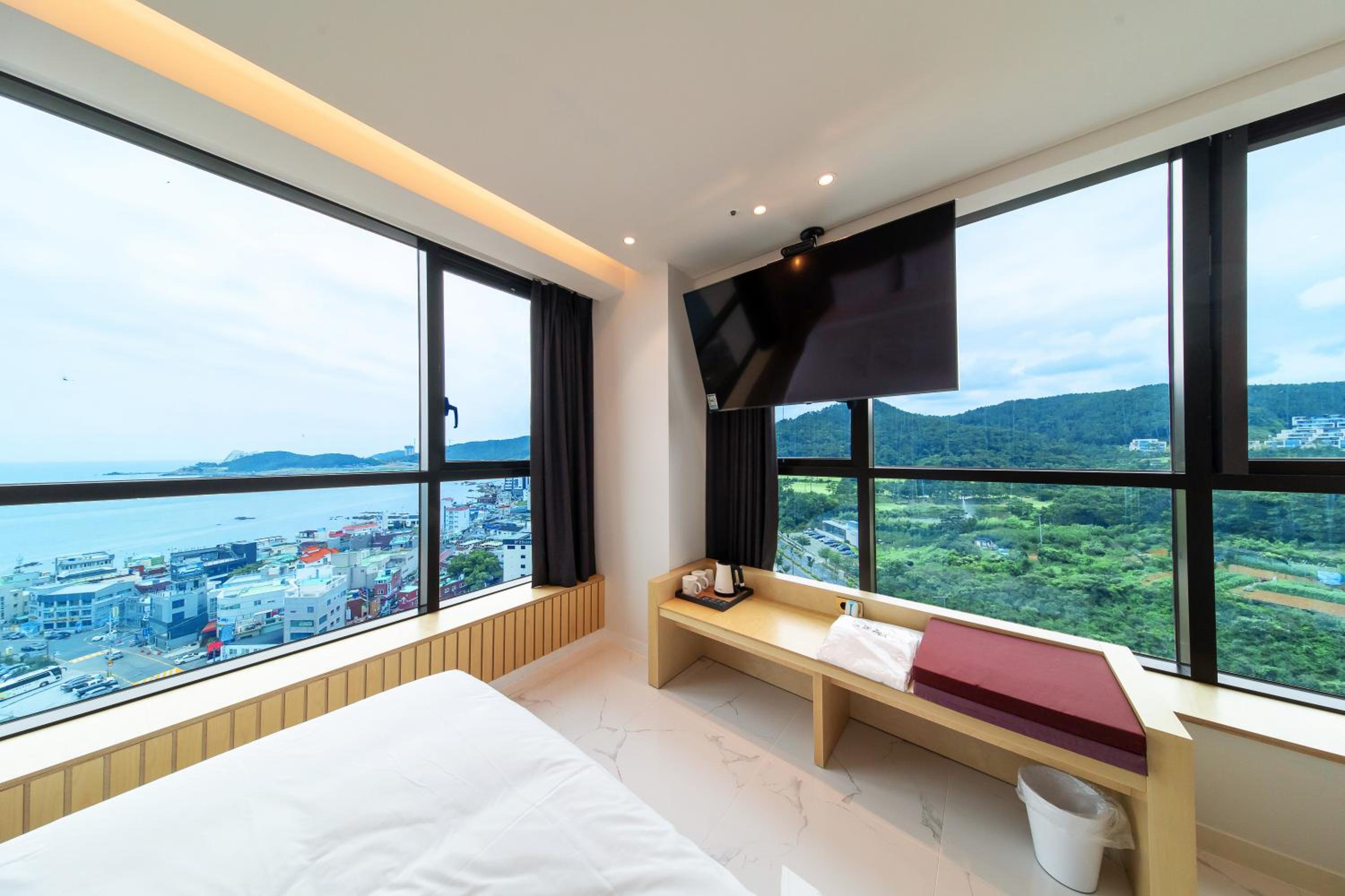 Premium Double Room with Sea View - Photo 4