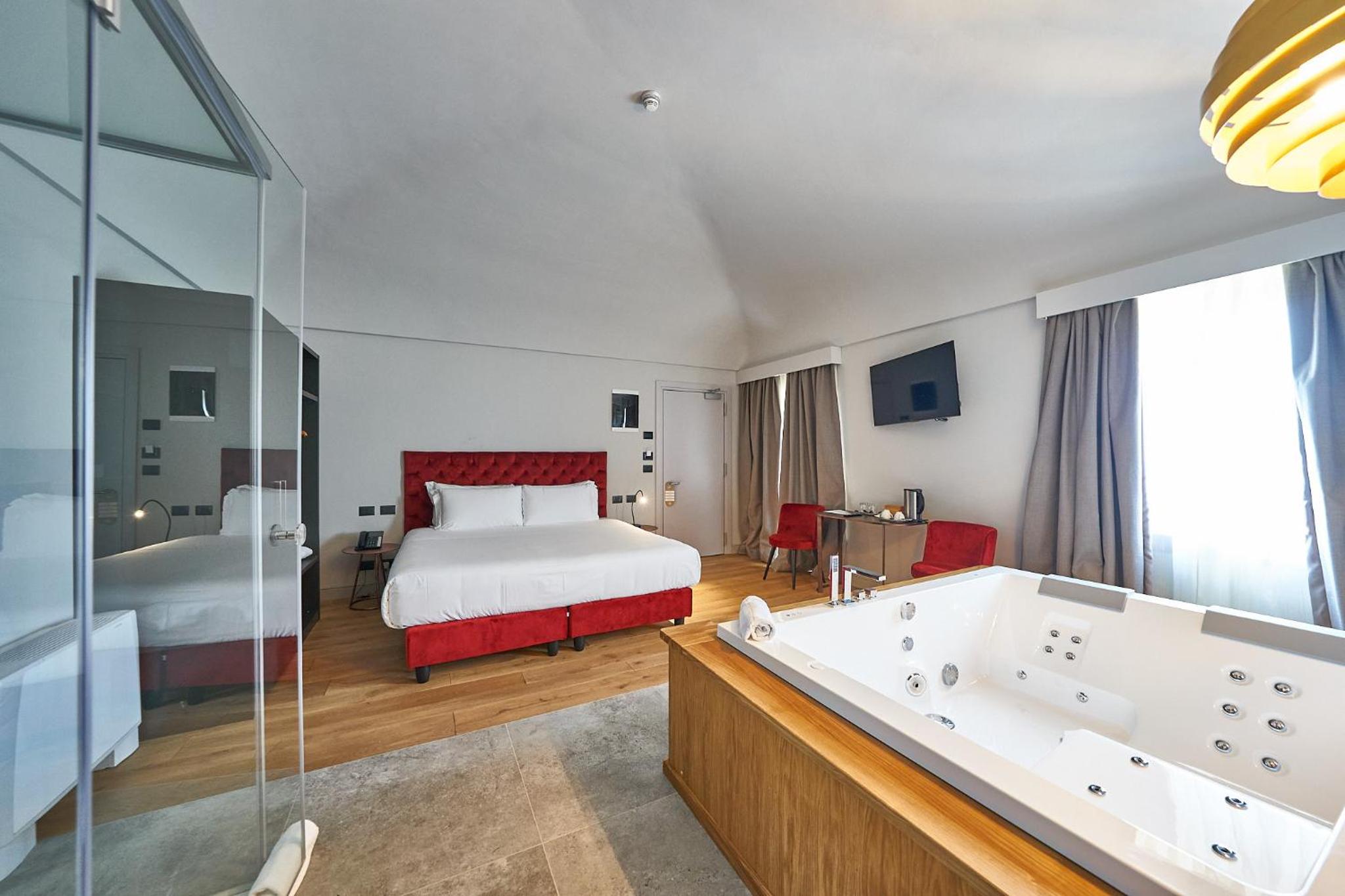Suite with Spa Bath photo 1