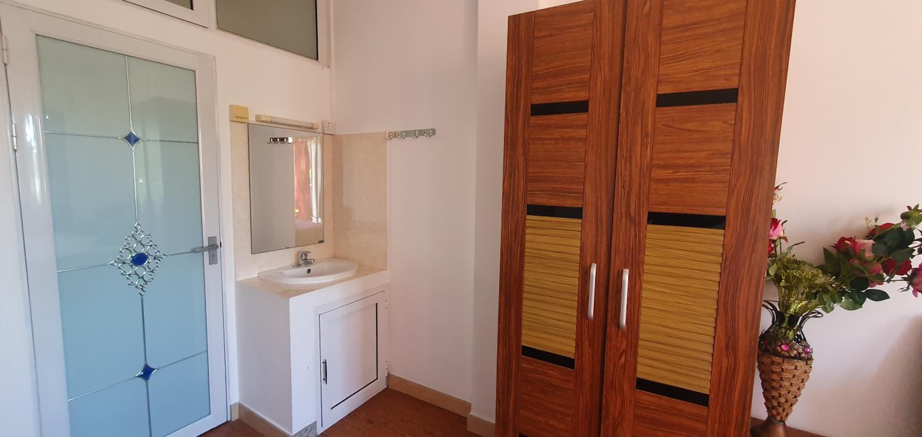 One-Bedroom Apartment photo 3