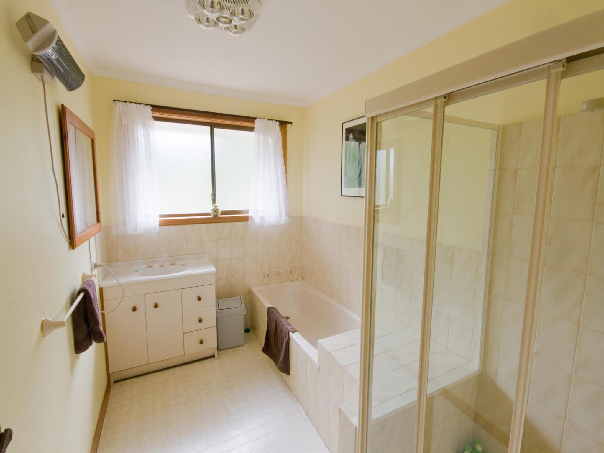 Three-Bedroom House photo 2