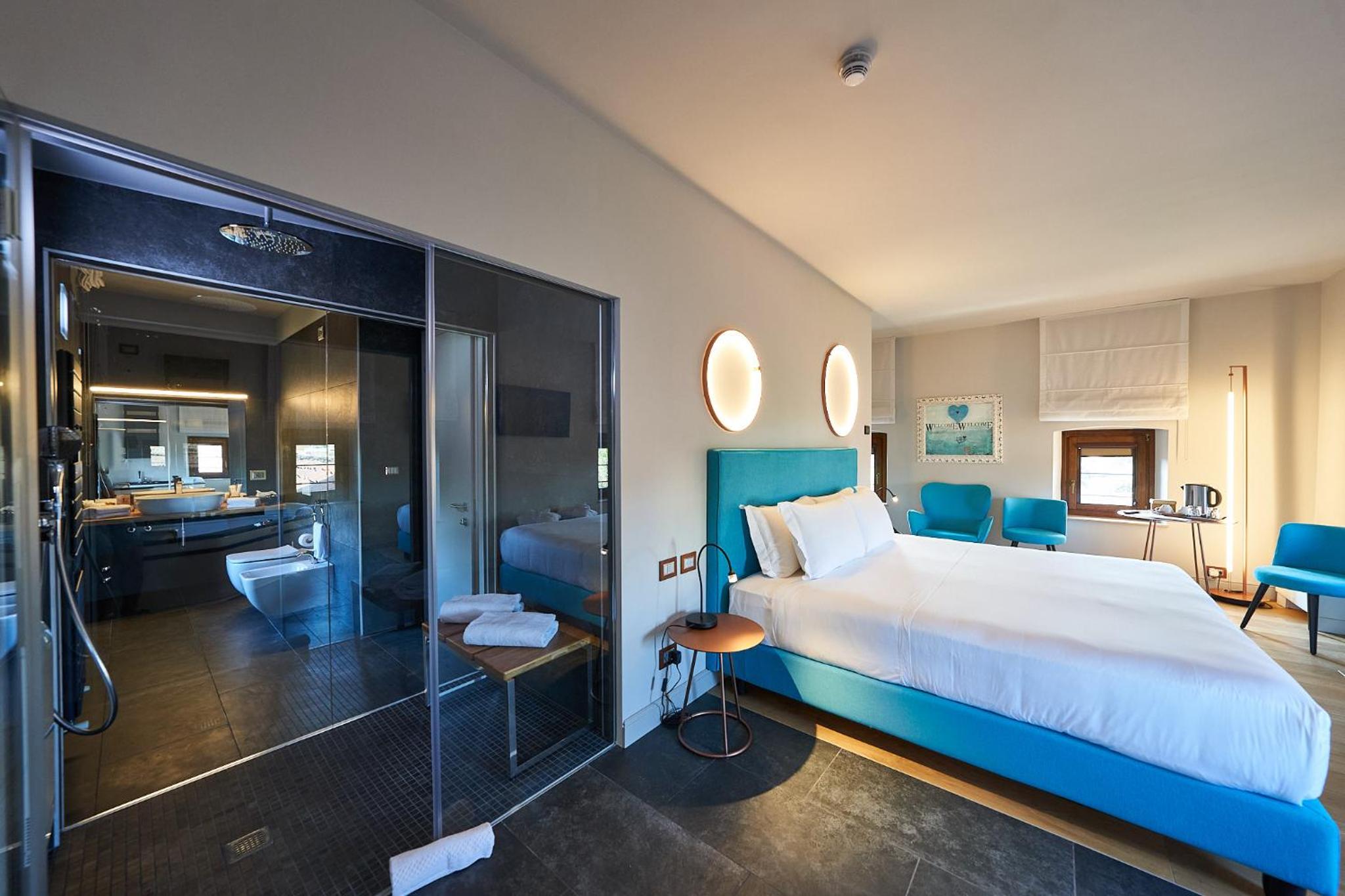Suite with Hot Tub photo 3