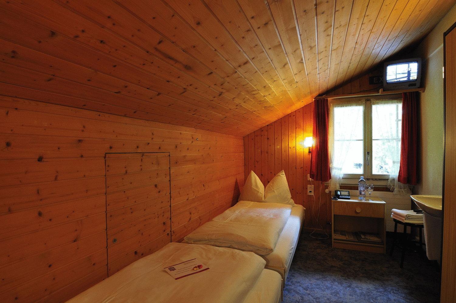 Budget Double Room With Shared Bathroom photo 2