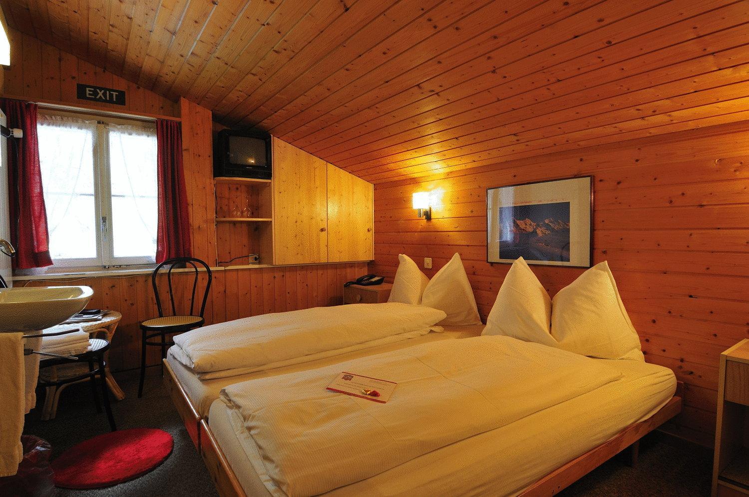 Budget Double Room With Shared Bathroom photo 3
