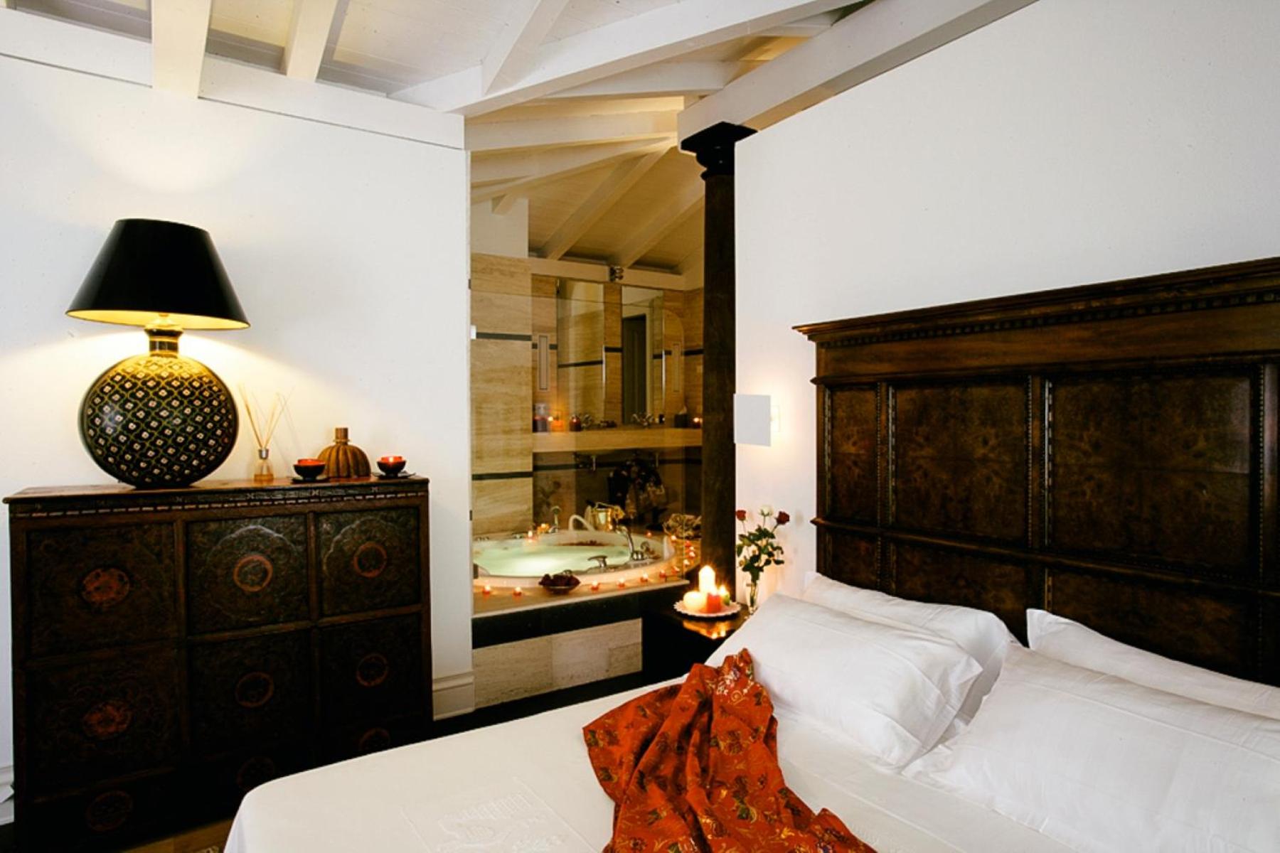 Queen Suite with Spa Bath - Photo 4
